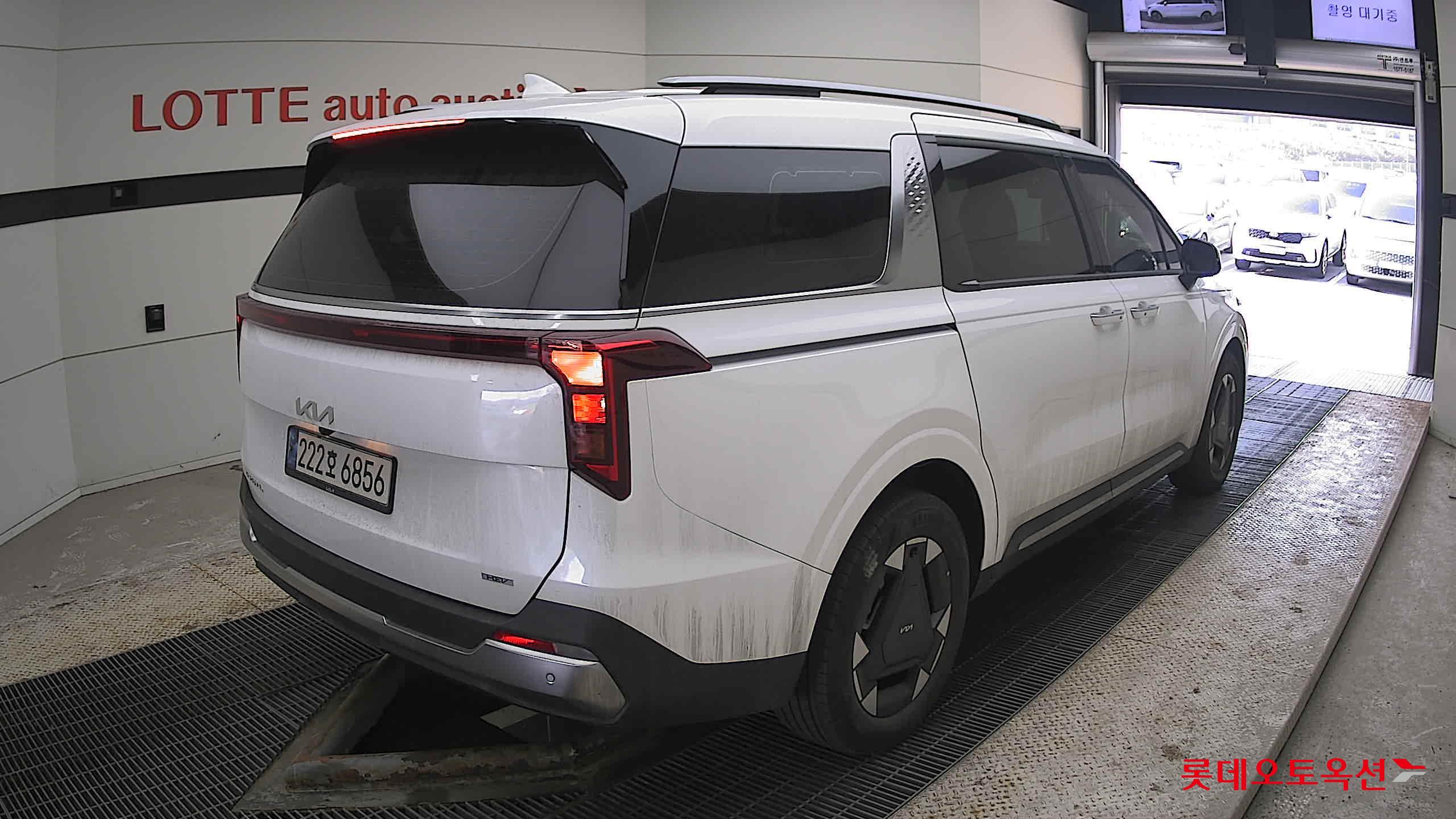 Kia Carnival Hybrid 2024 Snow White Pearl из Кореи, фото 4