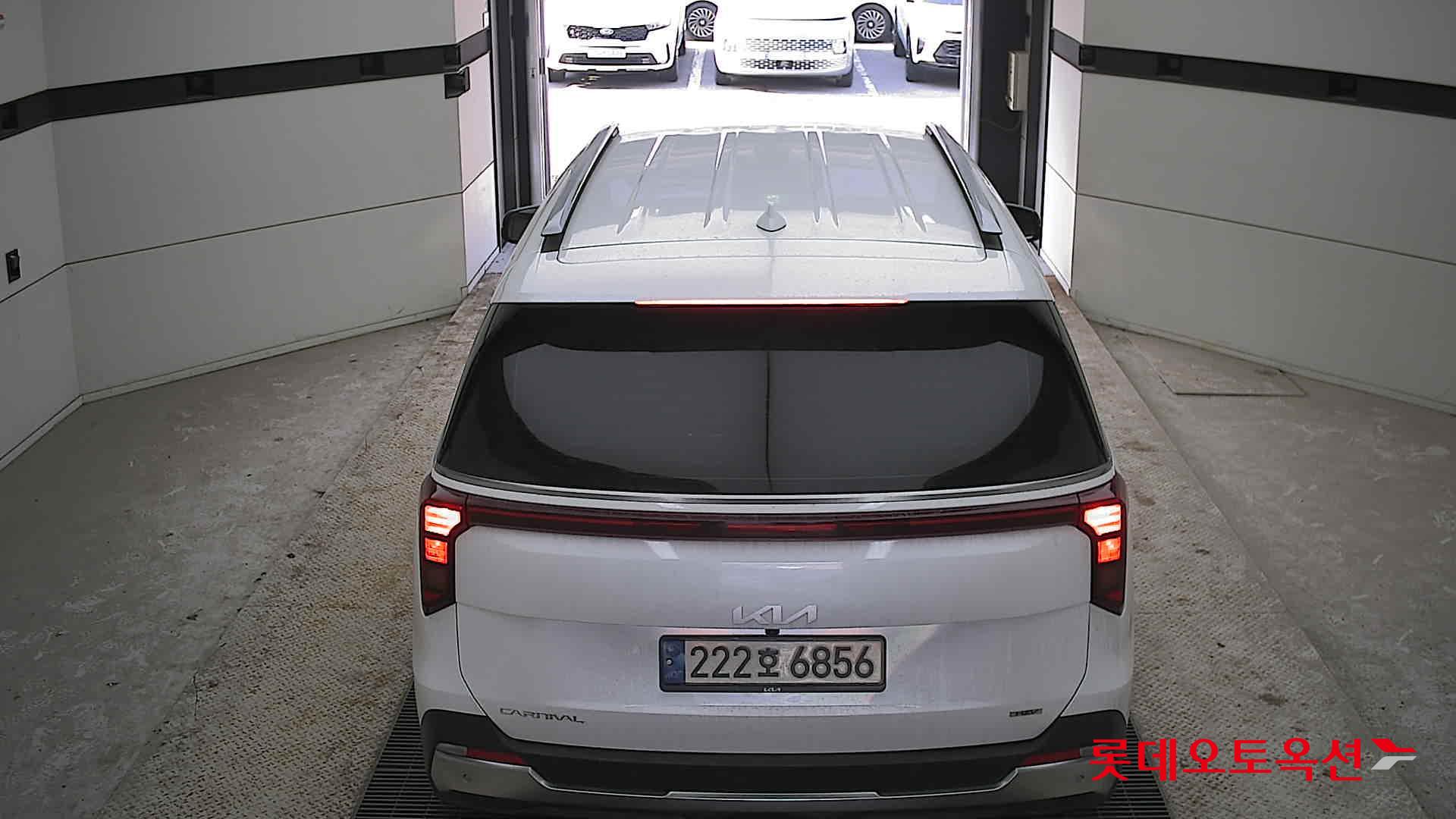 Kia Carnival Hybrid 2024 Snow White Pearl из Кореи, фото 5