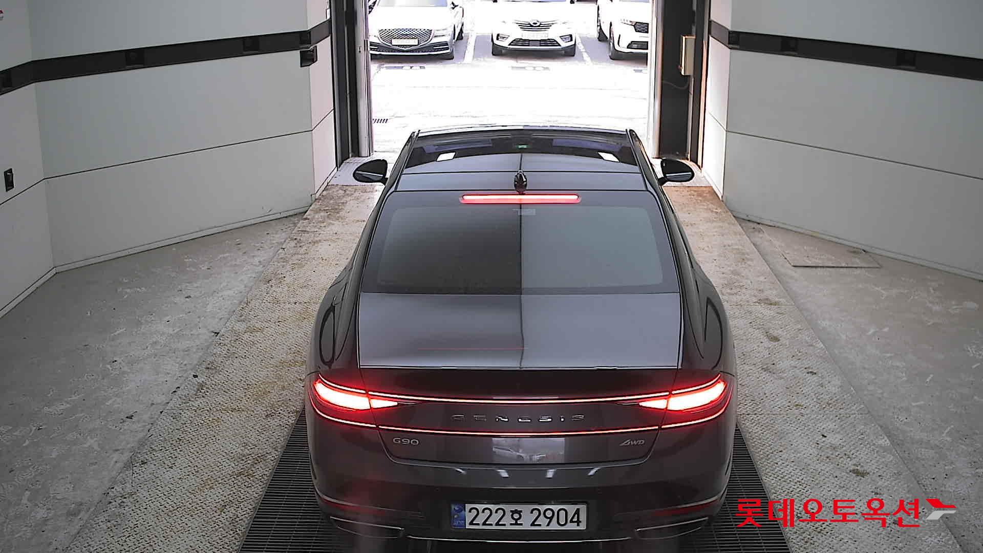 جينيسيس G90 2023 - صورة 17