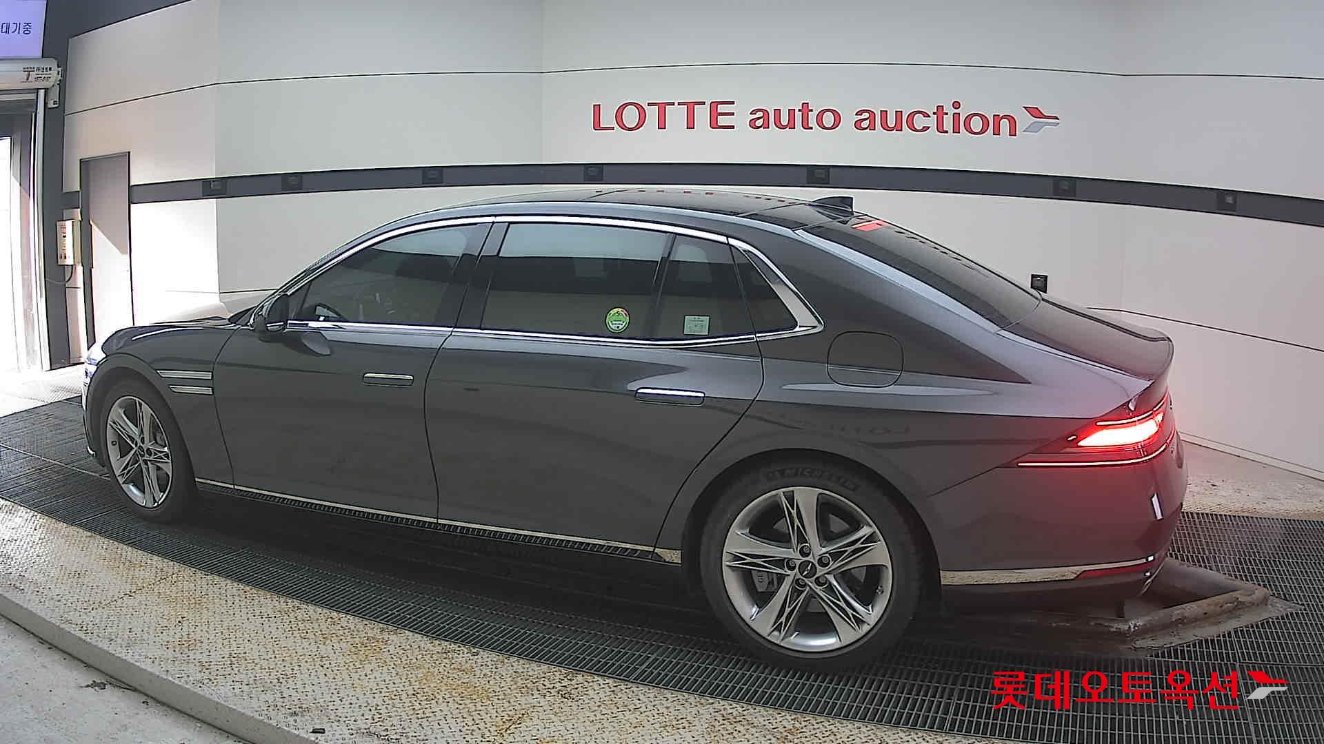 جينيسيس G90 2023 - صورة 14