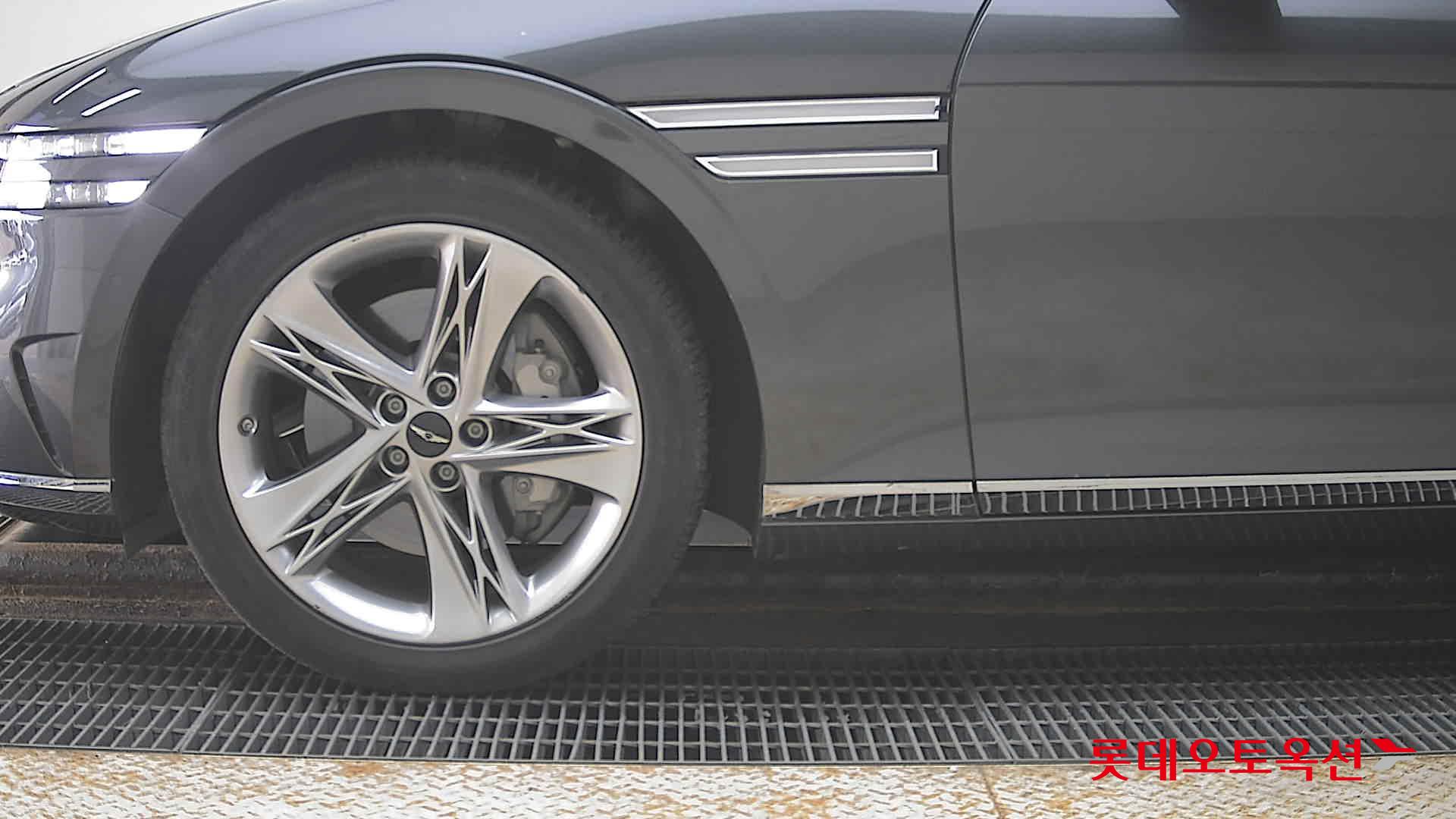 جينيسيس G90 2023 - صورة 25