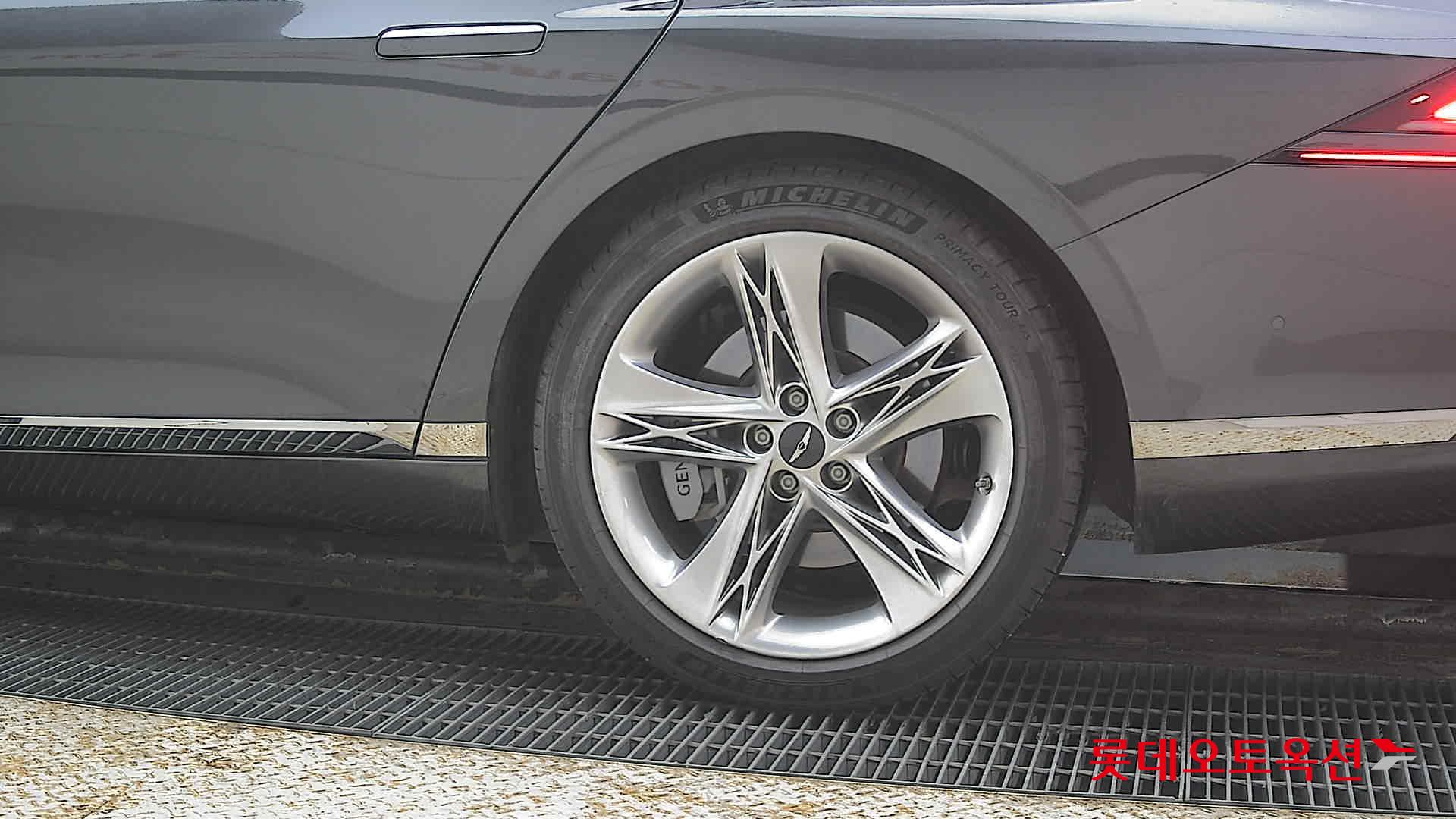 جينيسيس G90 2023 - صورة 26