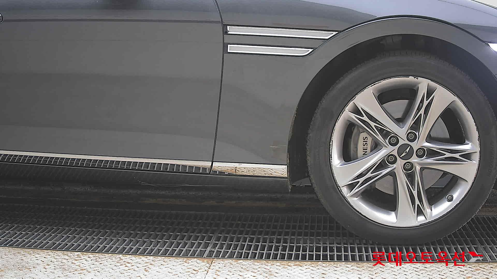 جينيسيس G90 2023 - صورة 27