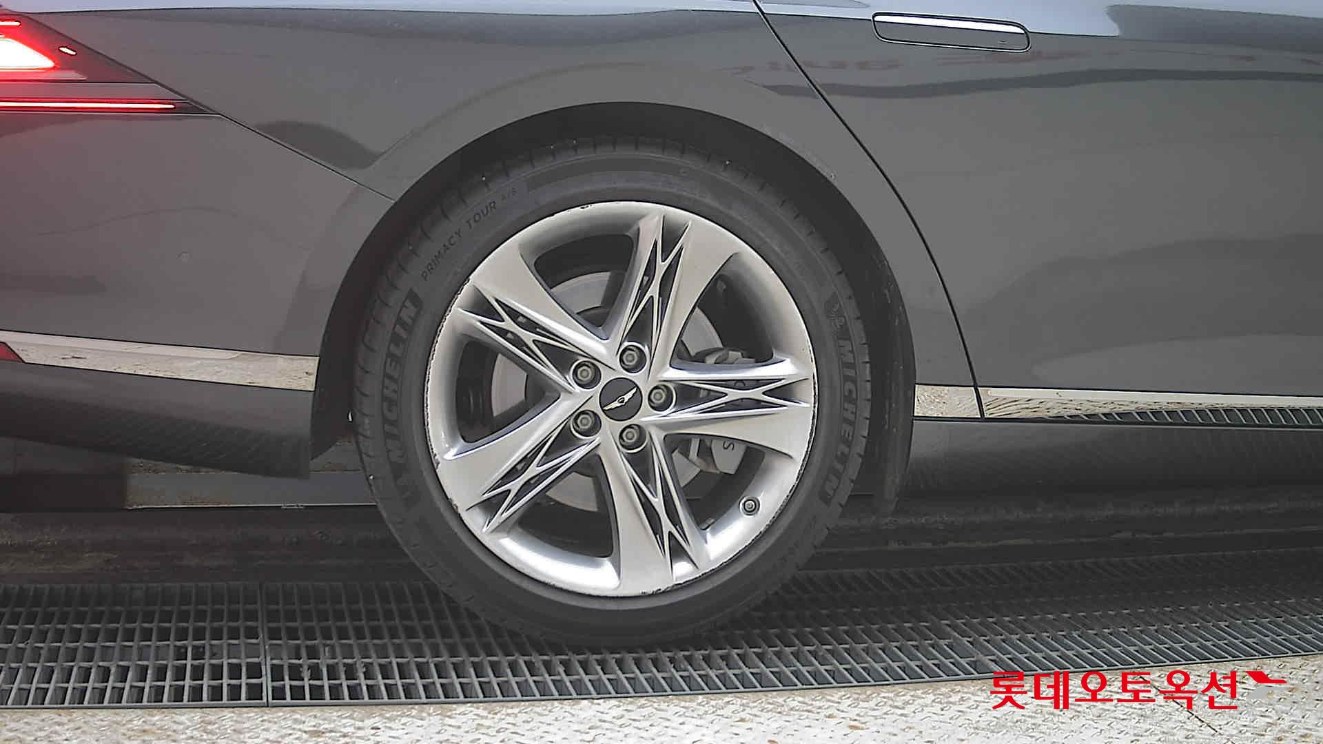 جينيسيس G90 2023 - صورة 28