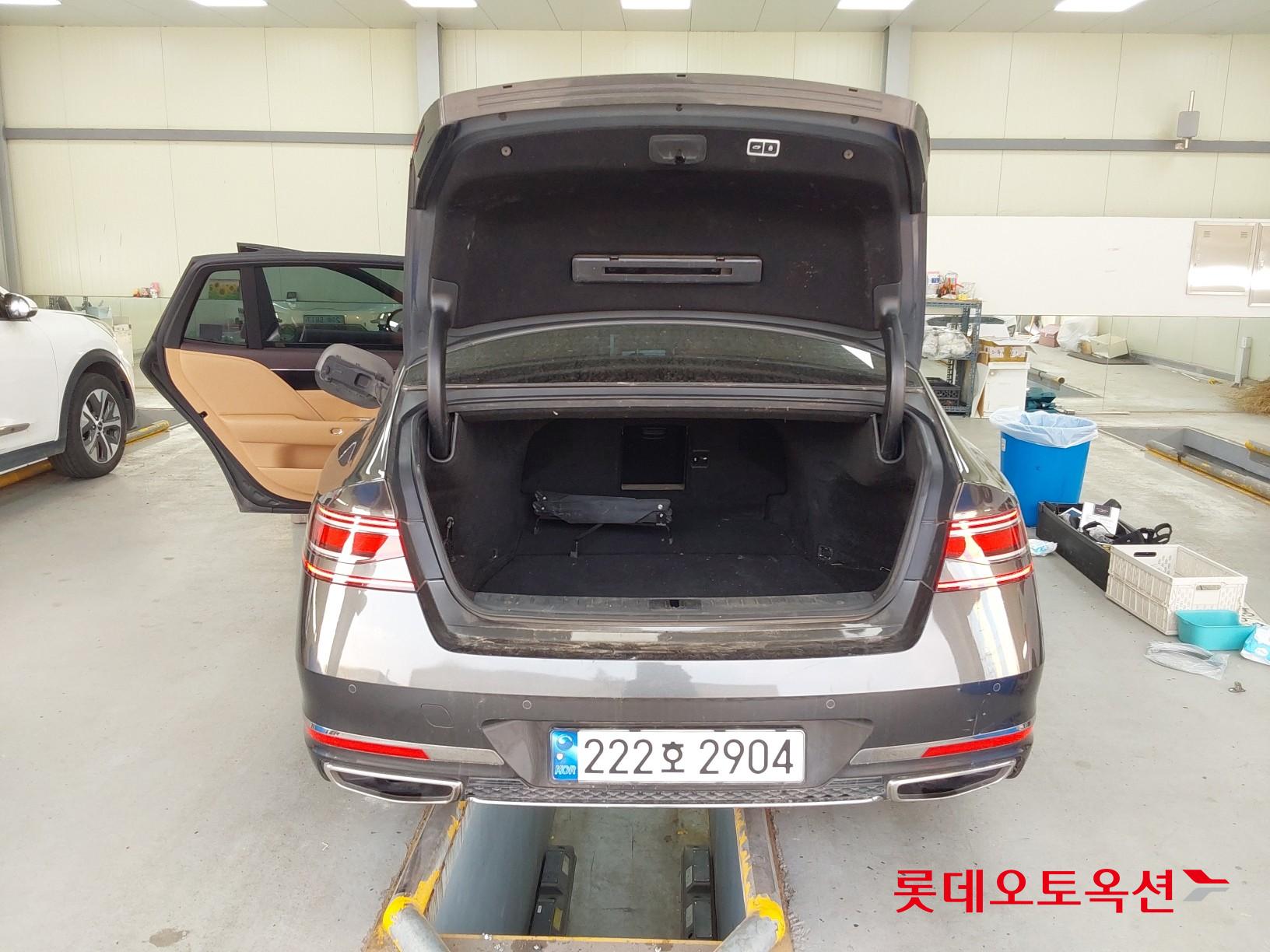 جينيسيس G90 2023 - صورة 9