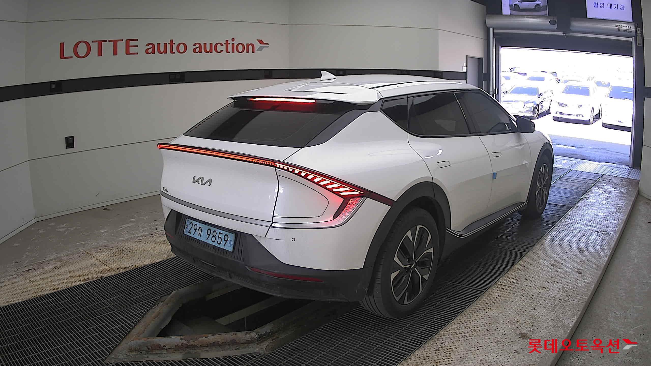 Kia EV6 2022 Snow White Pearl из Кореи, фото 4