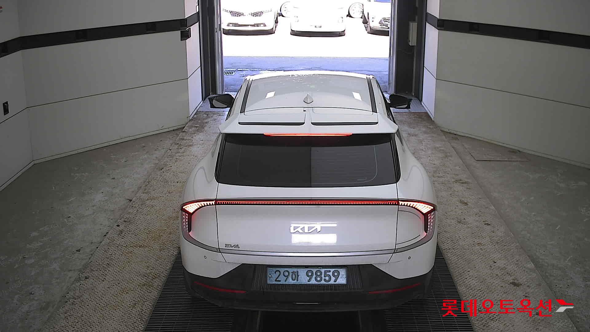 Kia EV6 2022 Snow White Pearl из Кореи, фото 5