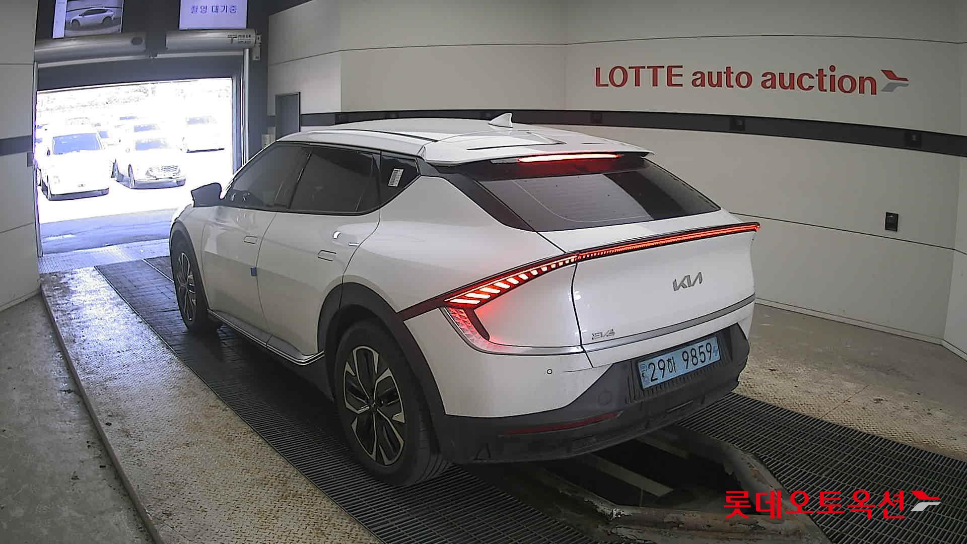 Kia EV6 2022 Snow White Pearl из Кореи, фото 6