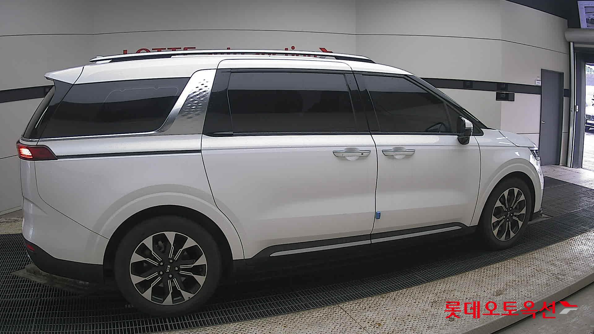 Kia Carnival id 3809989 из Кореи 18