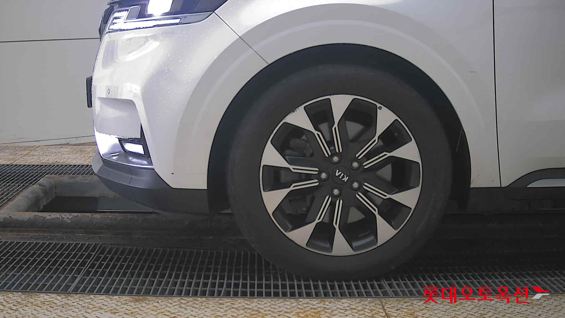 Kia Carnival id 3809989 из Кореи 21