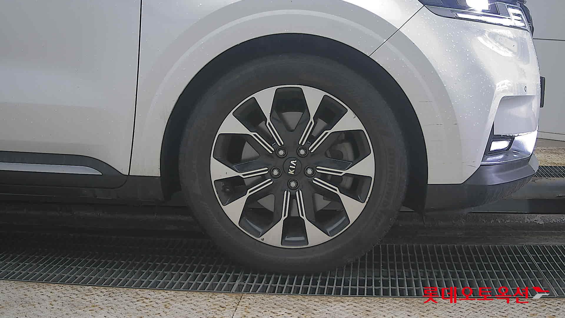 Kia Carnival id 3809989 из Кореи 23