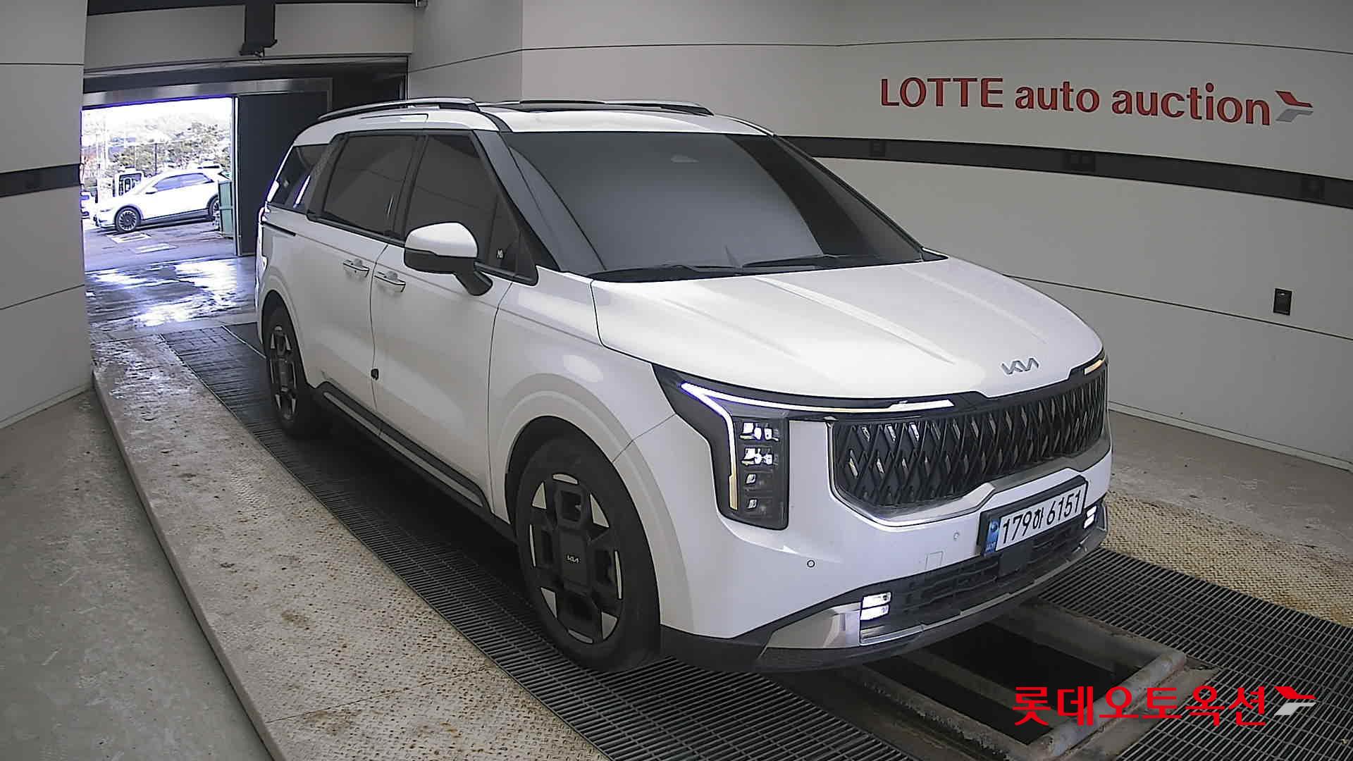 Kia Carnival Hybrid 2025 Snow White Pearl из Кореи, фото 2