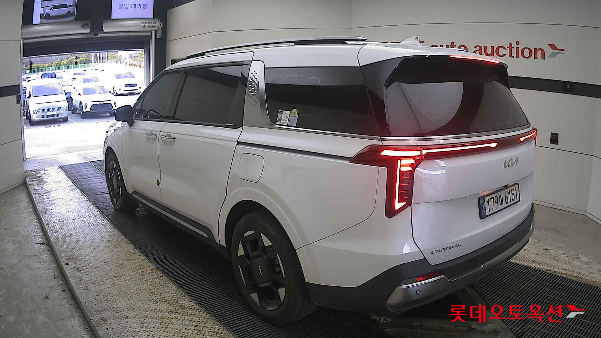 Kia Carnival Hybrid 2025 Snow White Pearl из Кореи, фото 6