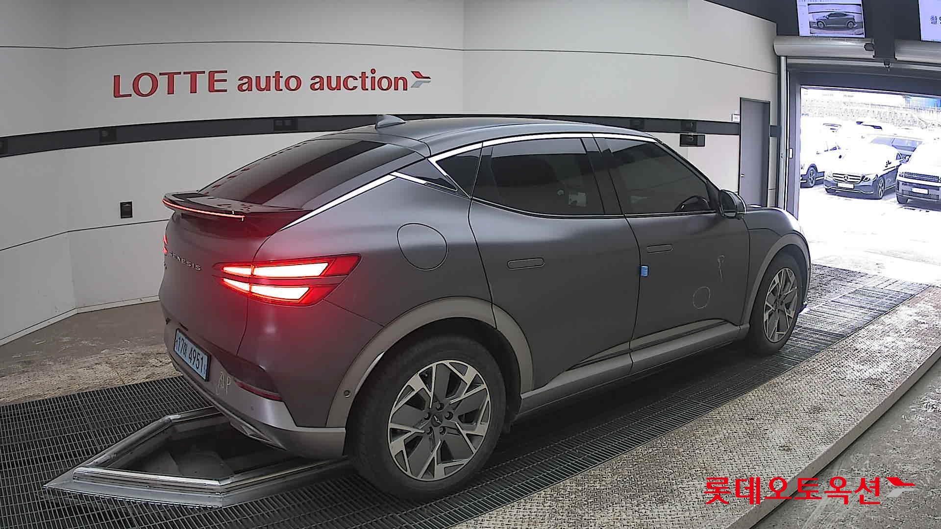 جينسس جي في 60