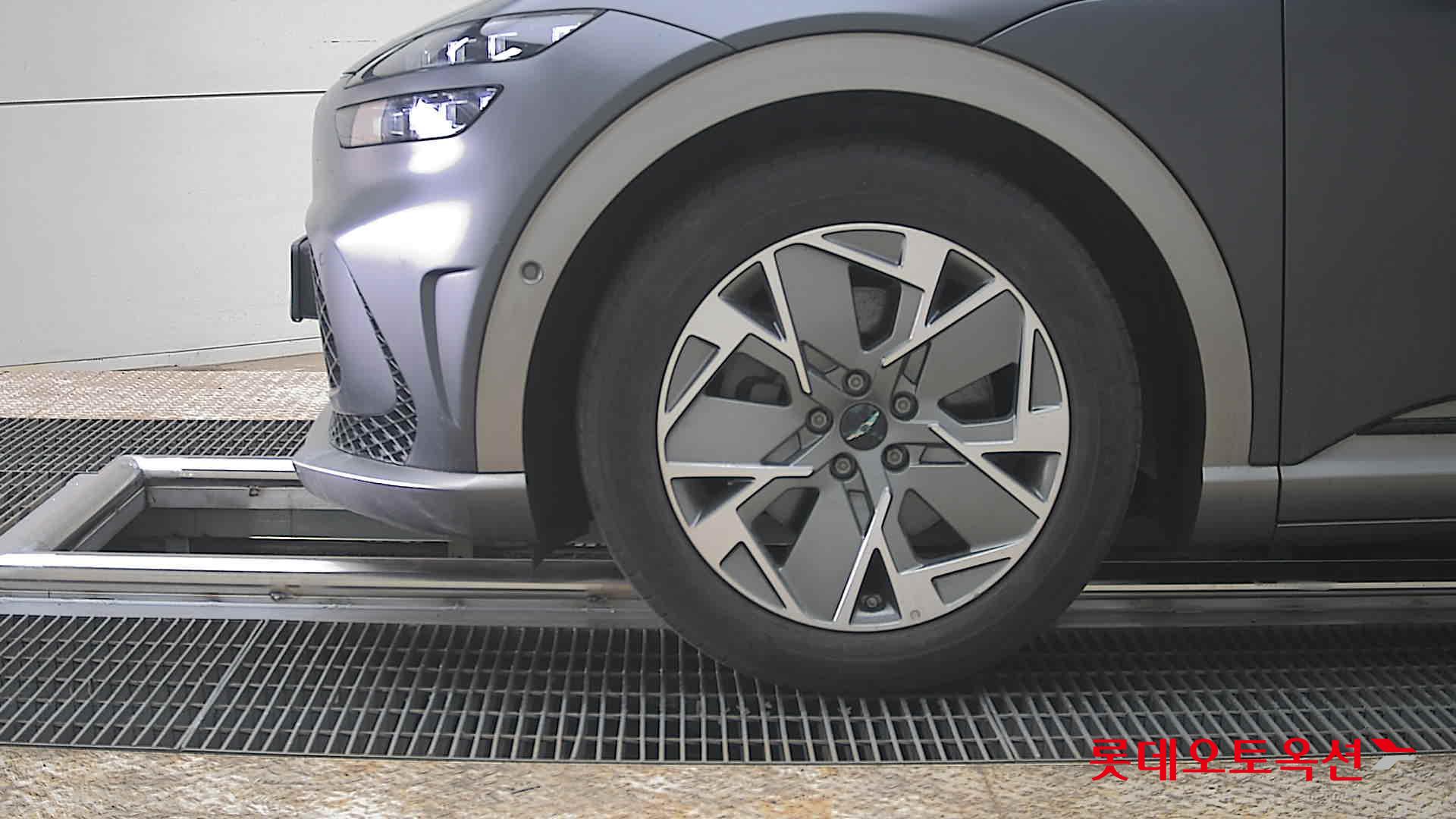 جينسس جي في 60