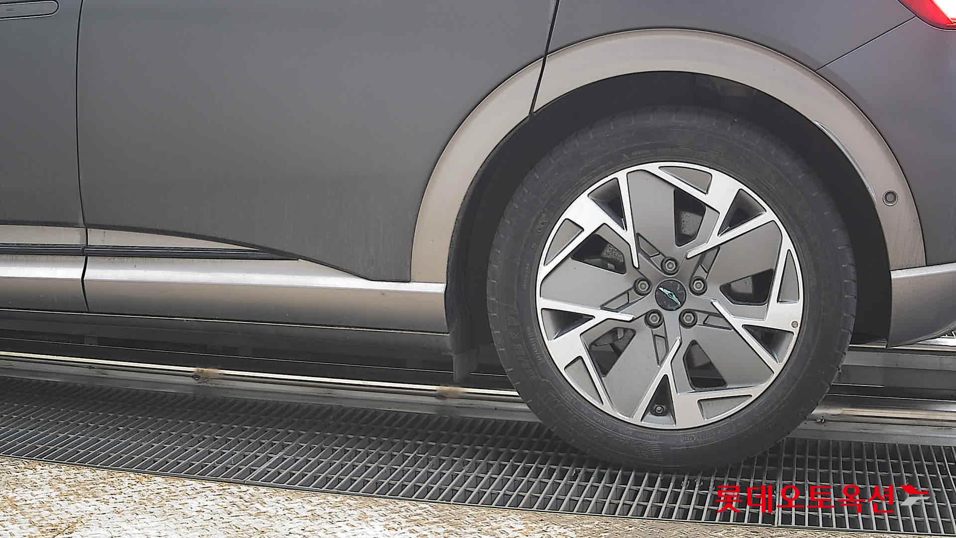 جينسس جي في 60