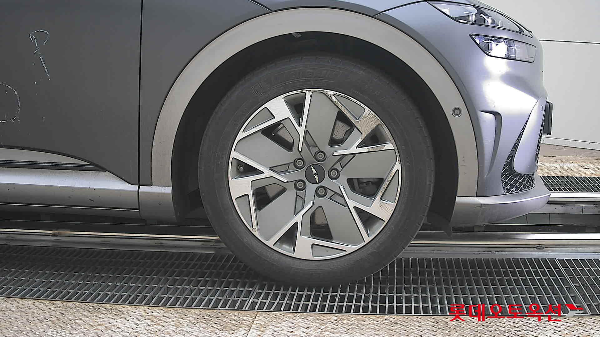 جينسس جي في 60