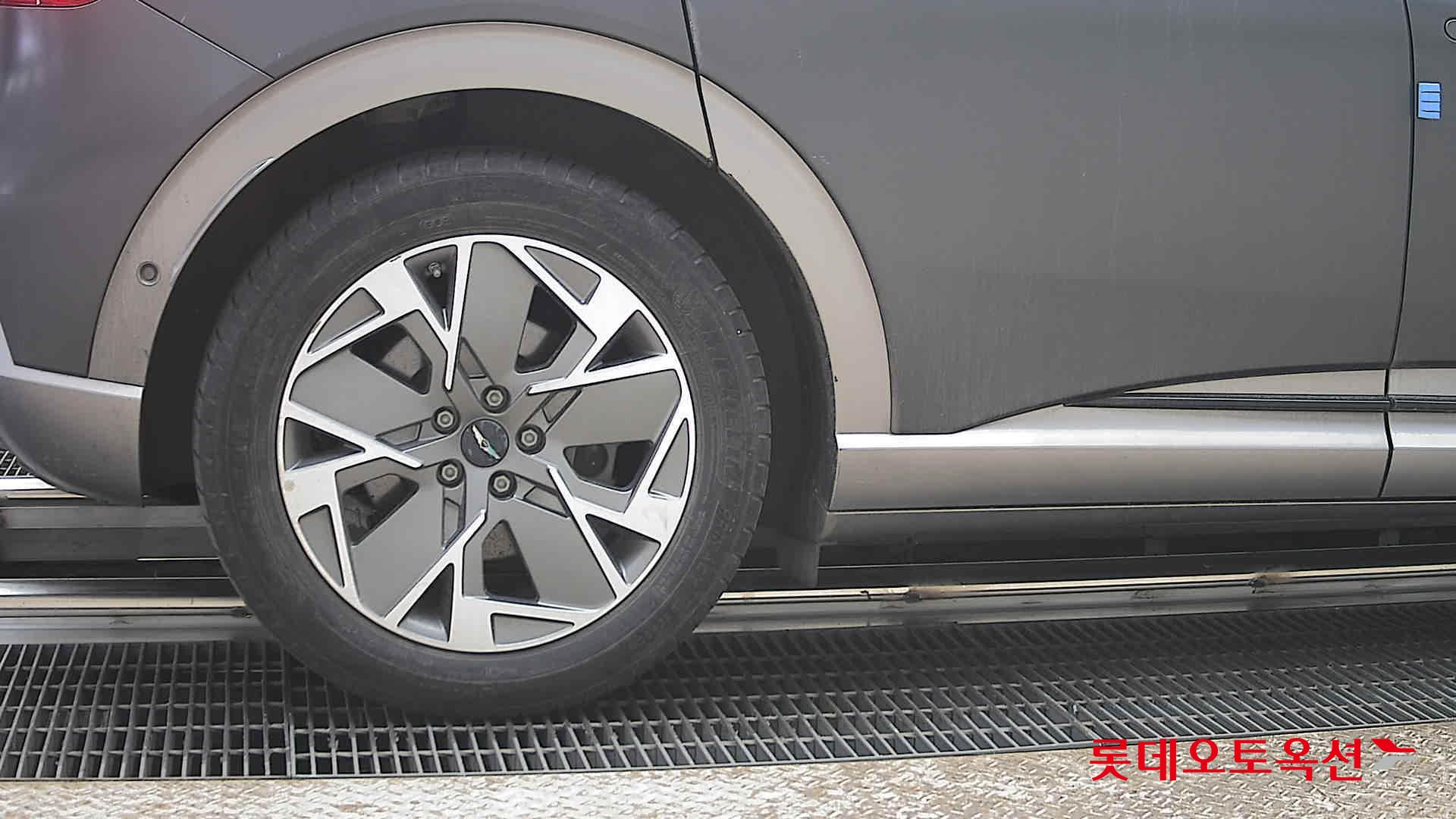 جينسس جي في 60