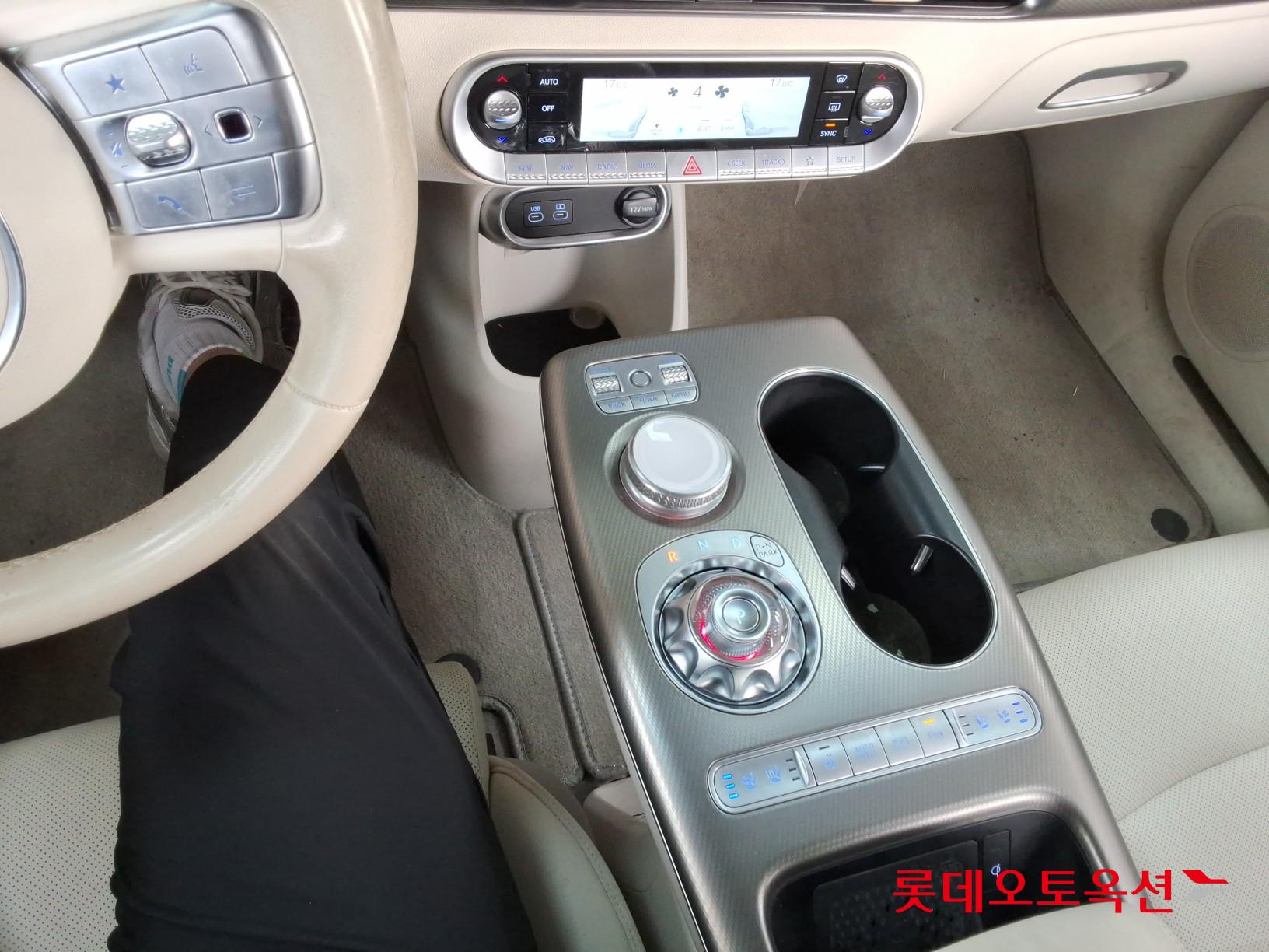 جينسس جي في 60