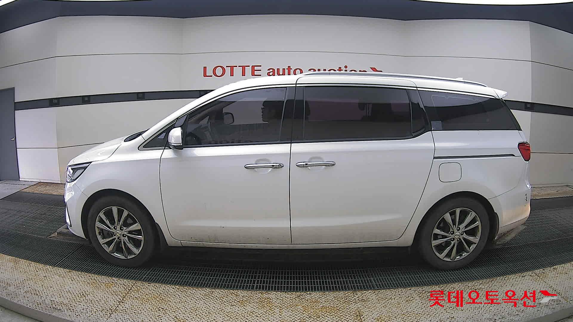 Kia Carnival id 3809923 из Кореи 7