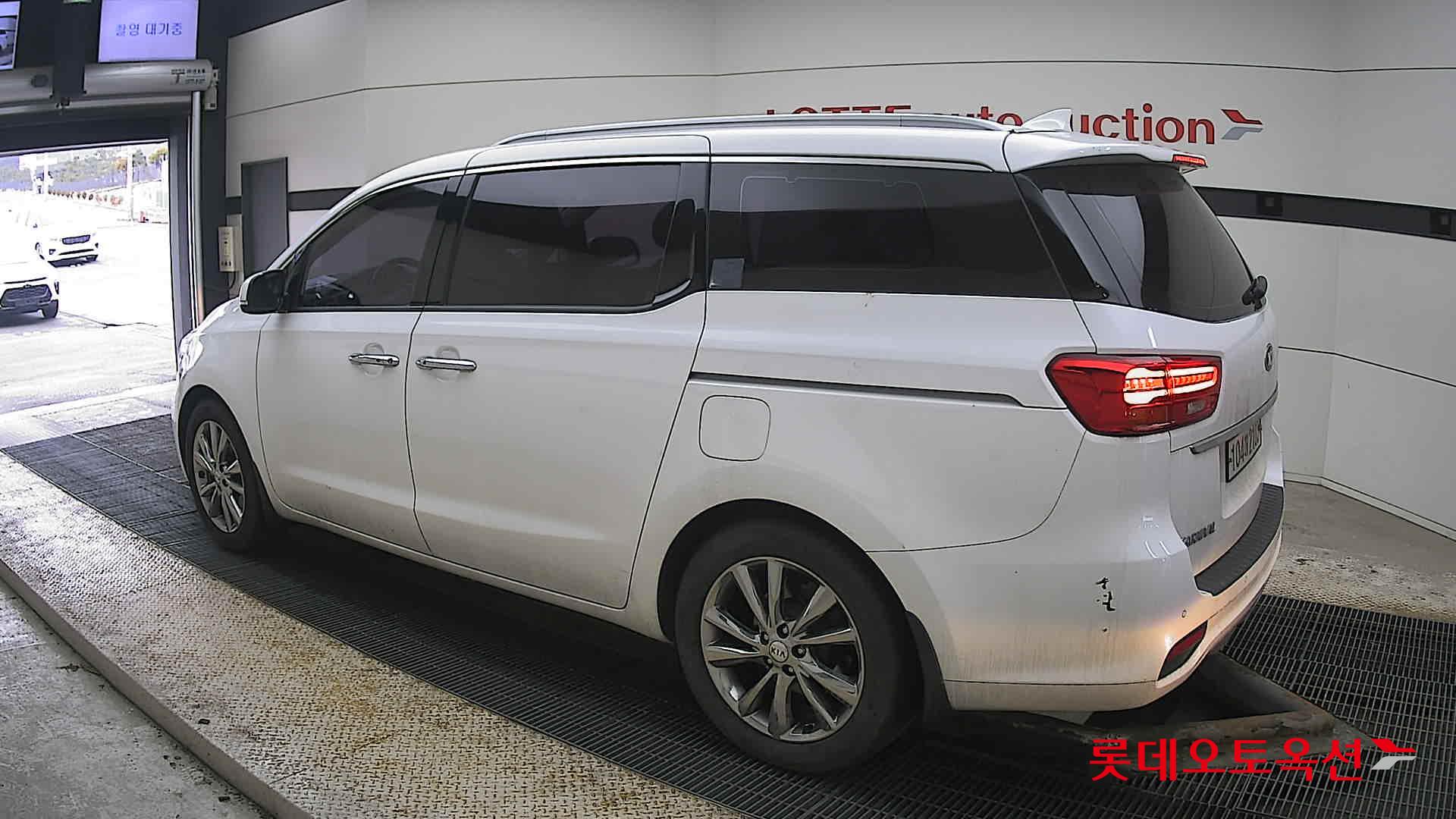 Kia Carnival id 3809923 из Кореи 10