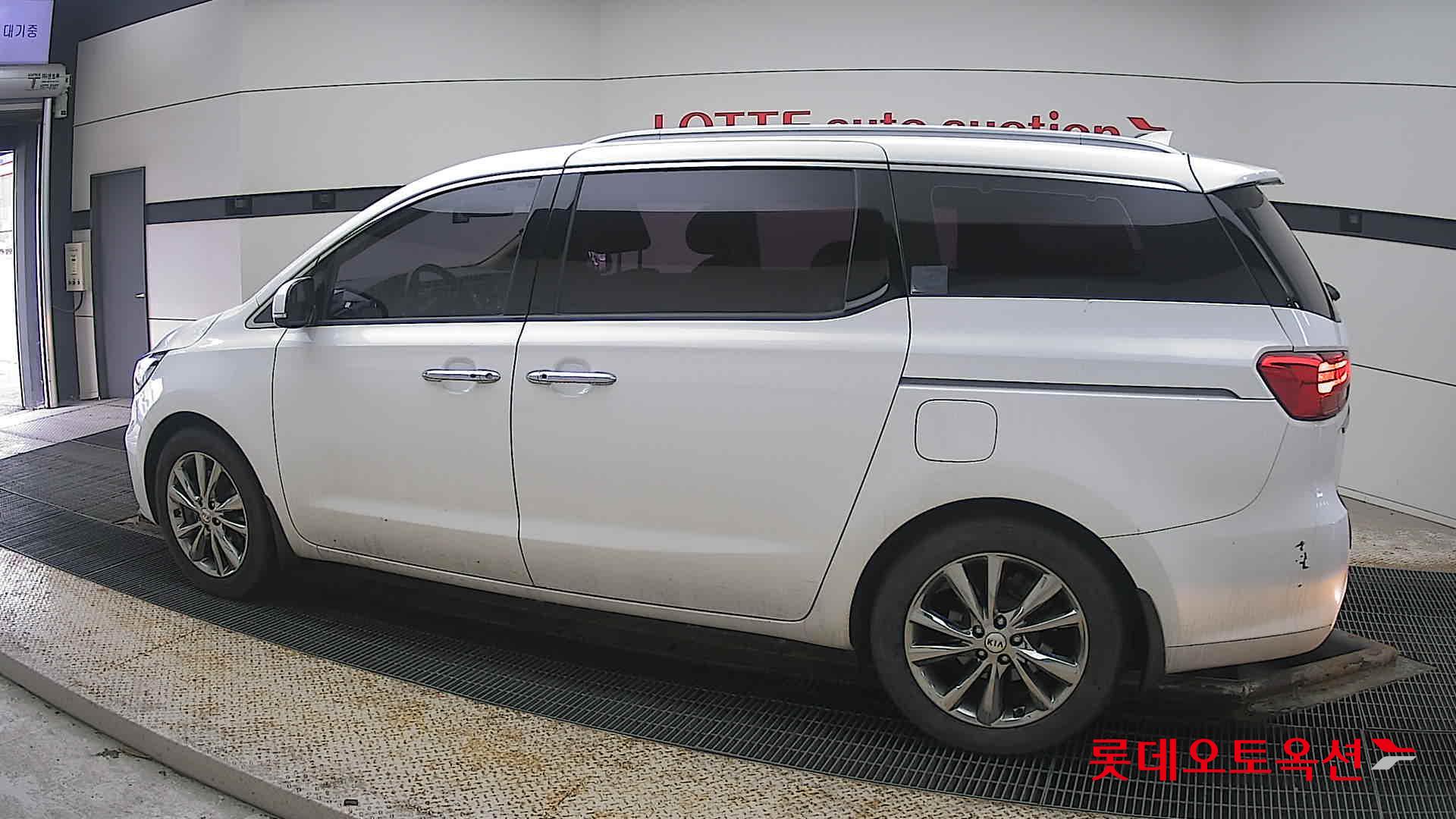 Kia Carnival id 3809923 из Кореи 11