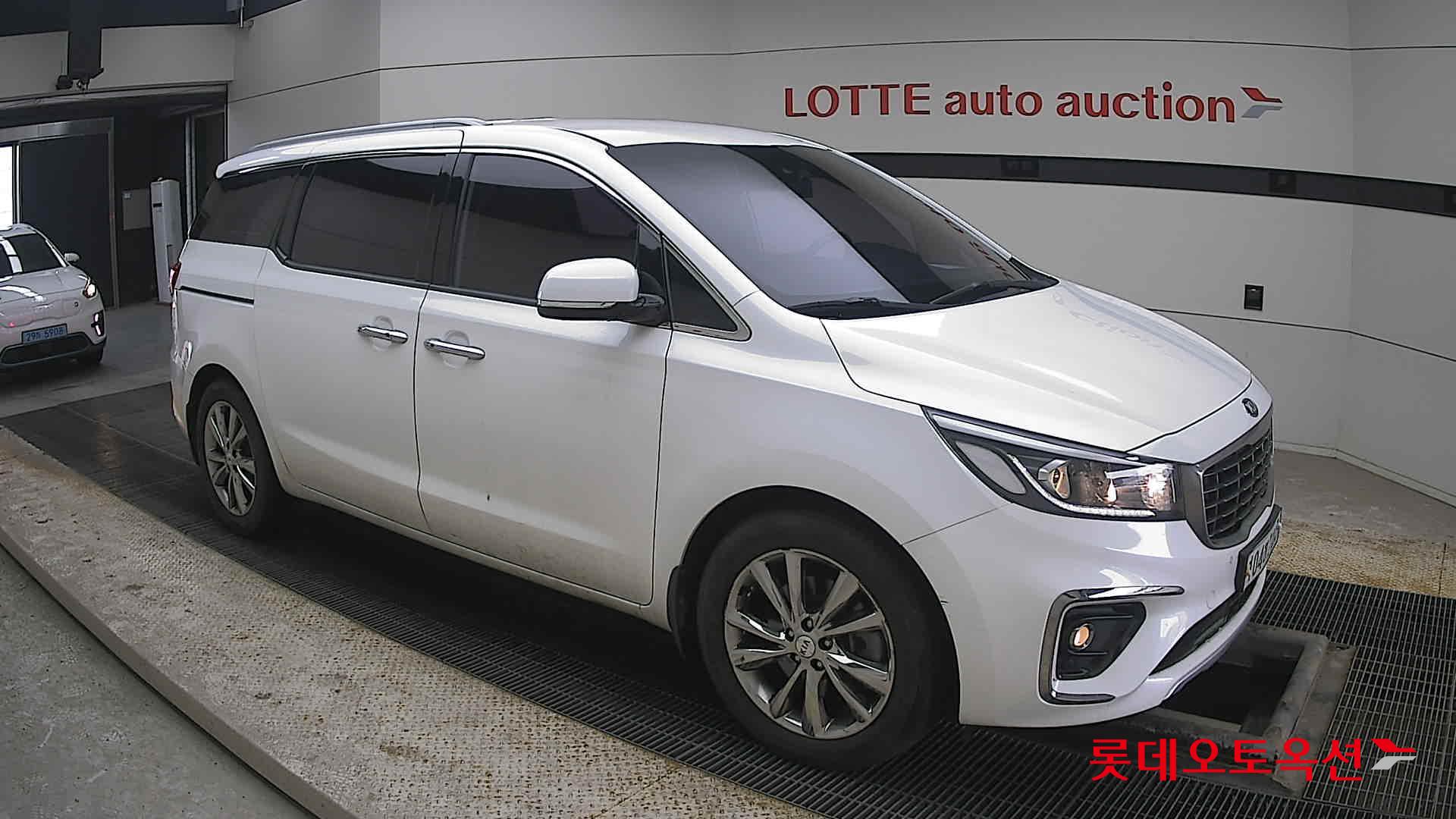 Kia Carnival id 3809923 из Кореи 16