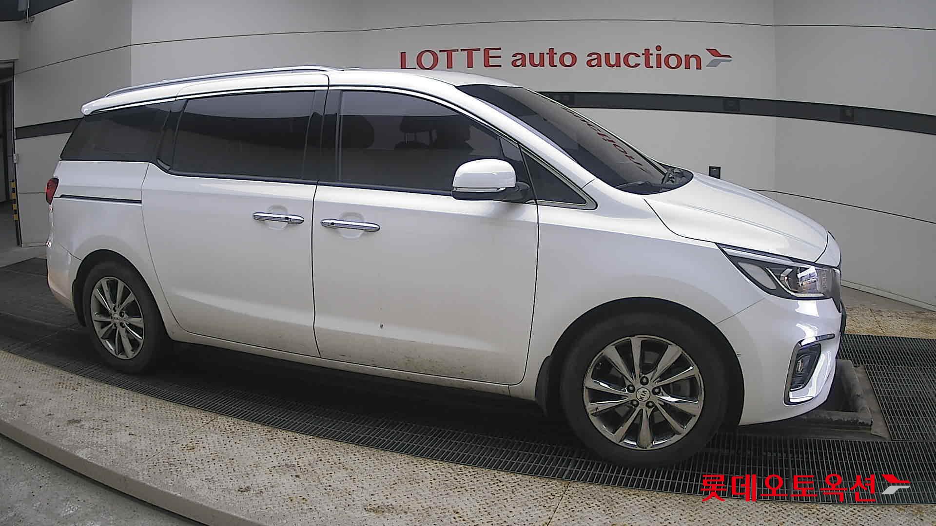 Kia Carnival id 3809923 из Кореи 17