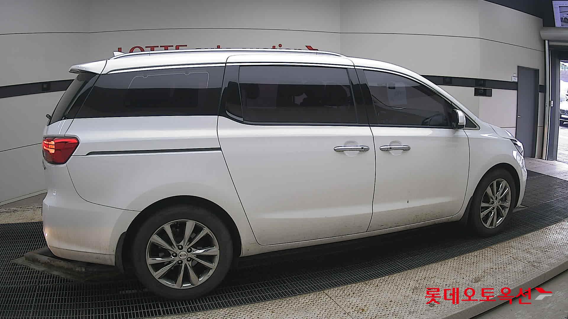 Kia Carnival id 3809923 из Кореи 18