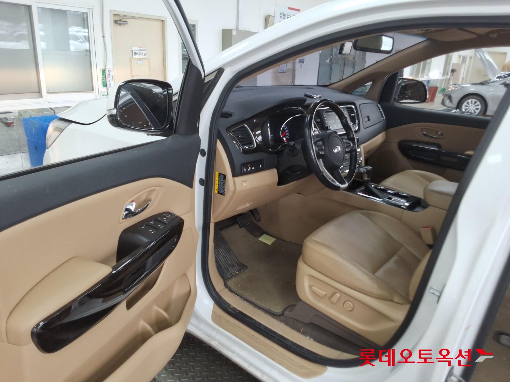 Kia Carnival id 3809923 из Кореи 33