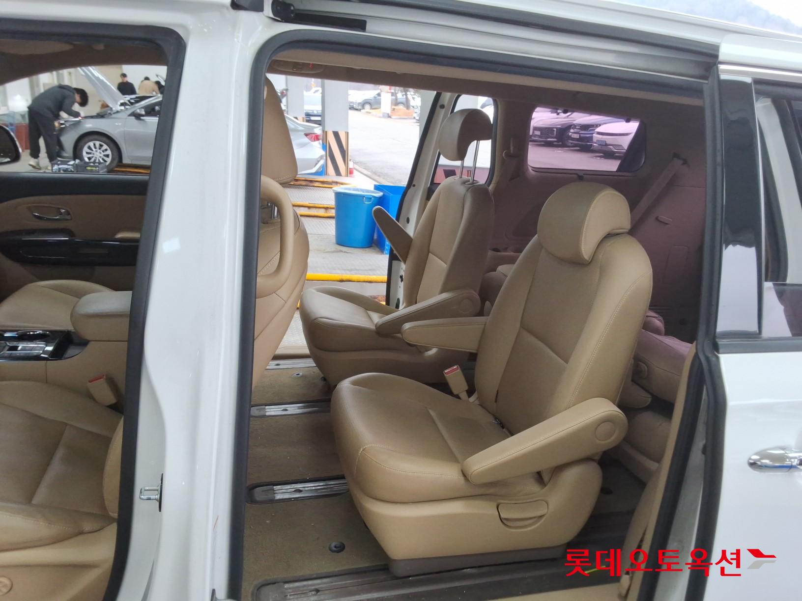 Kia Carnival id 3809923 из Кореи 35