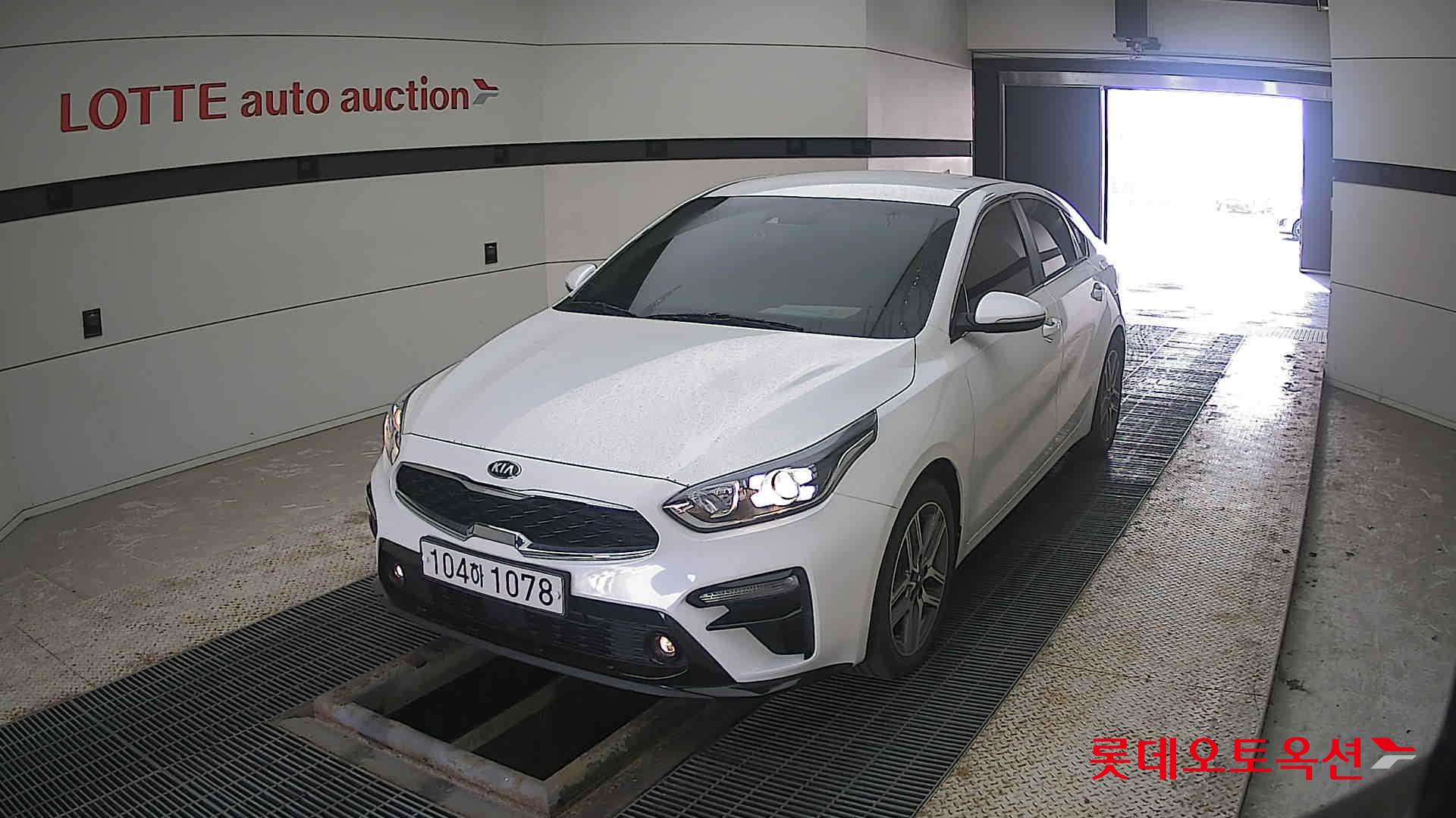 Kia K3 2020 Snow White Pearl из Кореи