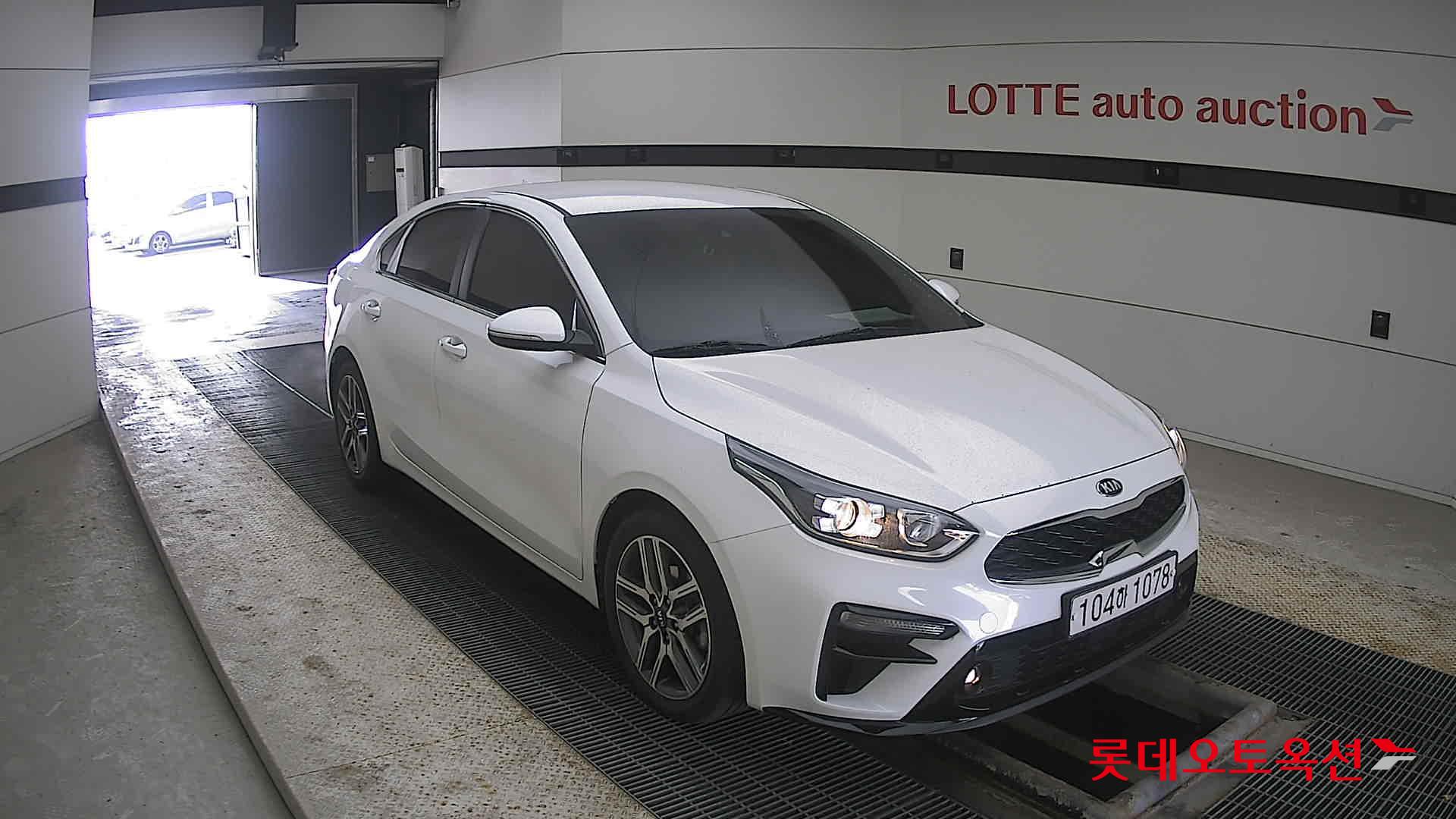 Kia K3 2020 Snow White Pearl из Кореи, фото 2