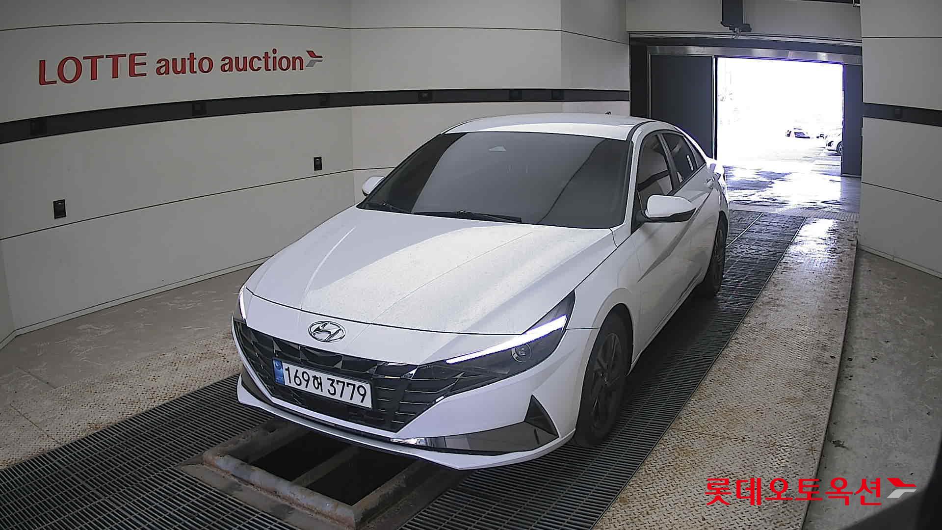 Hyundai Avante 2023 Polar White из Кореи