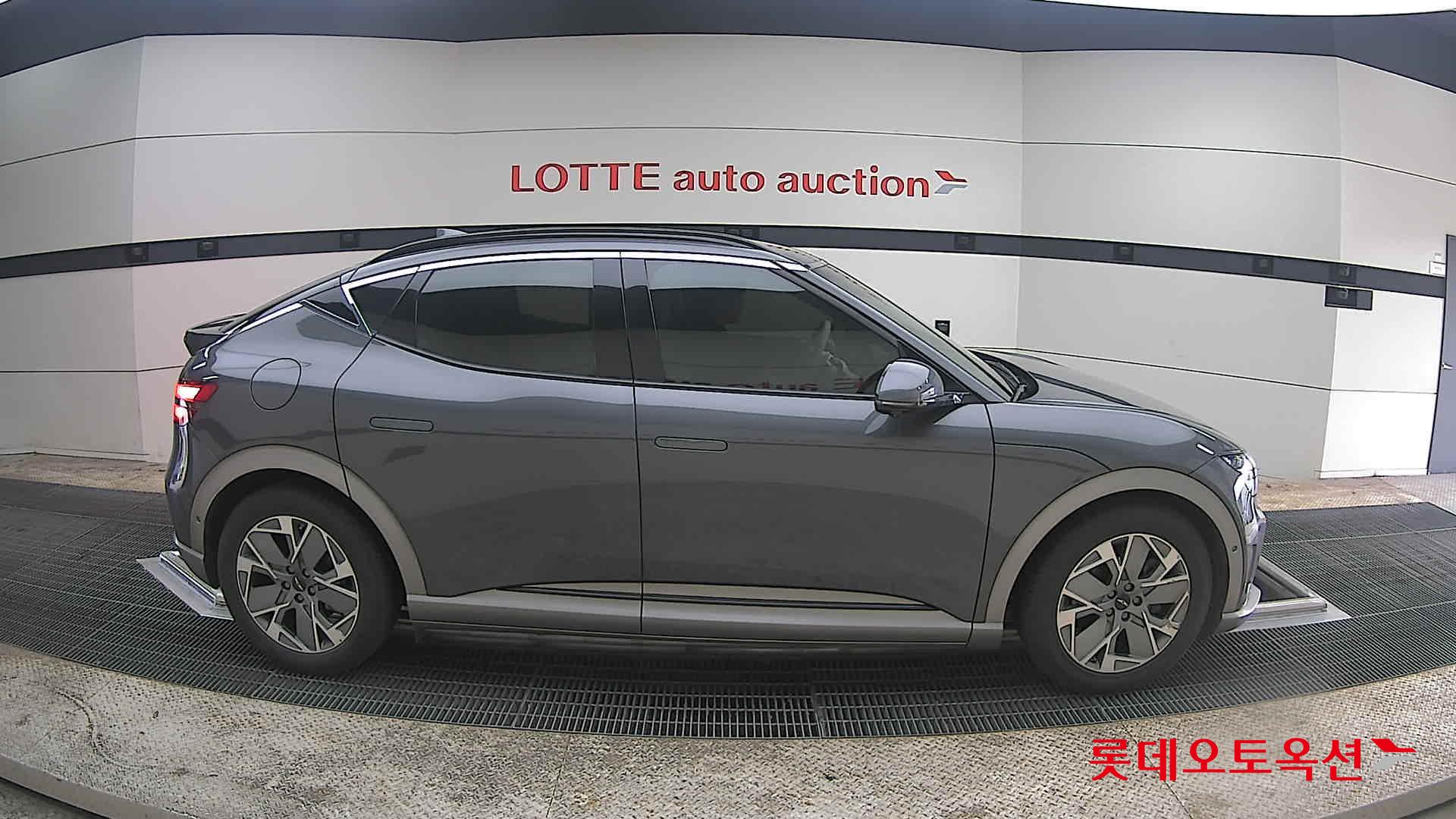 جينسس جي في 60