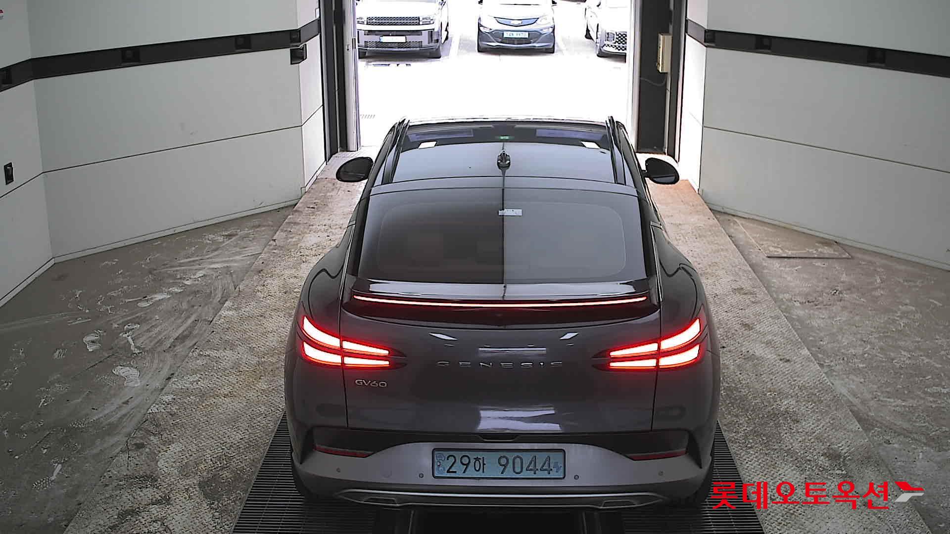 جينسس جي في 60