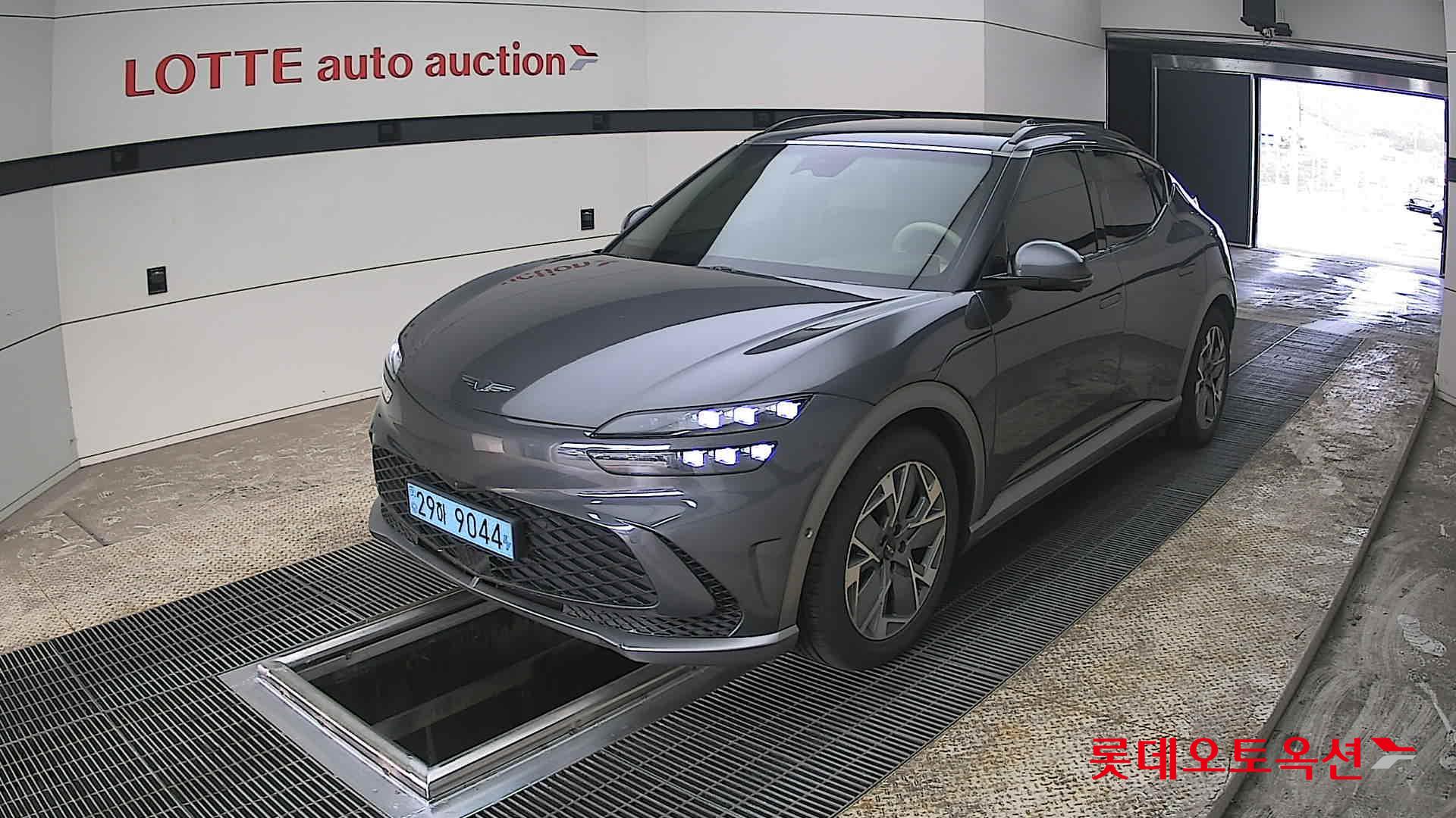 جينسس جي في 60