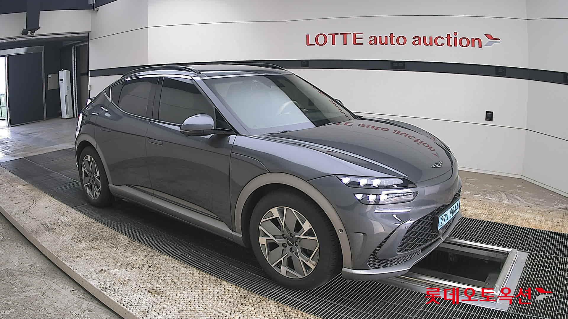 جينسس جي في 60