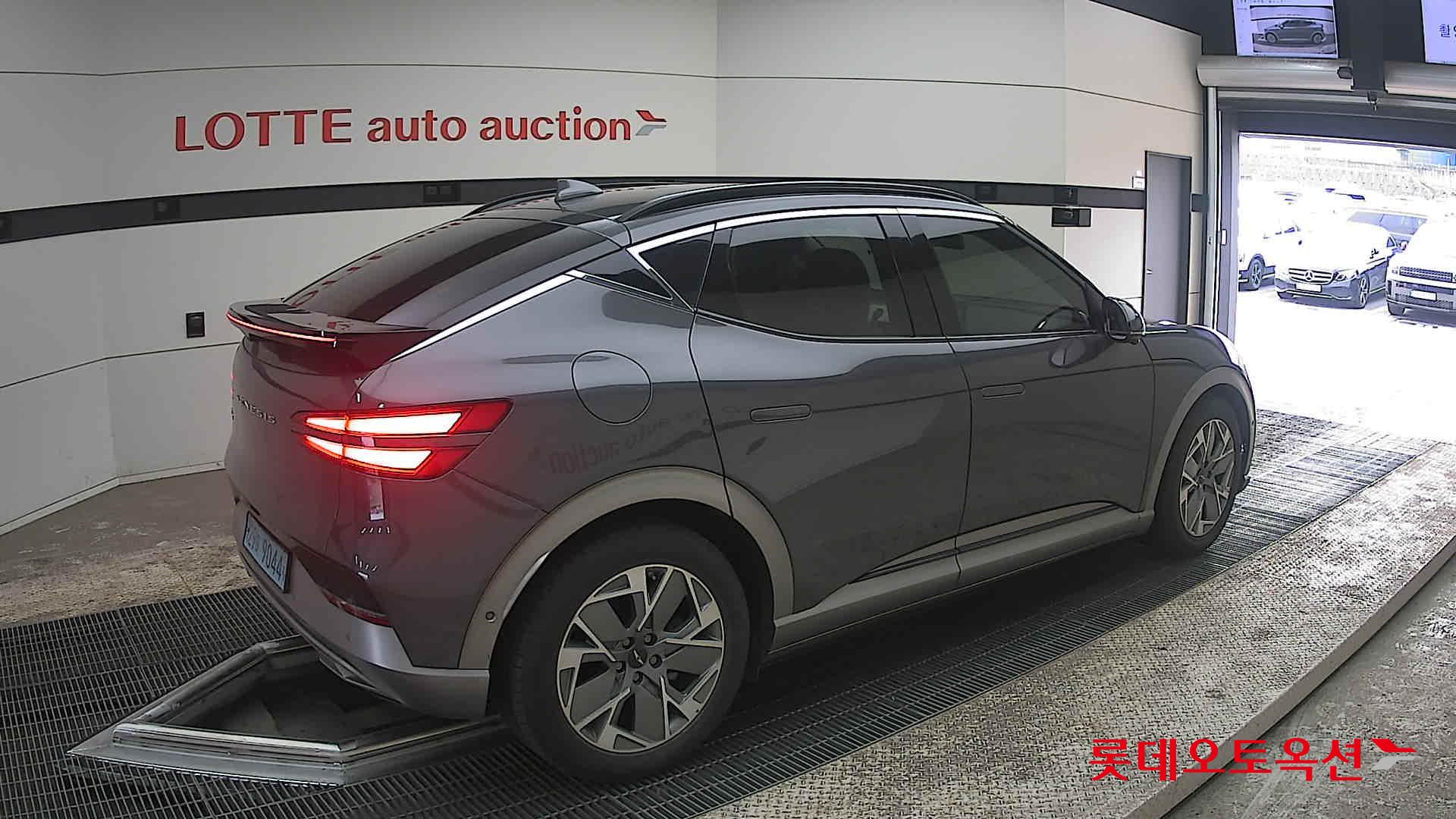 جينسس جي في 60