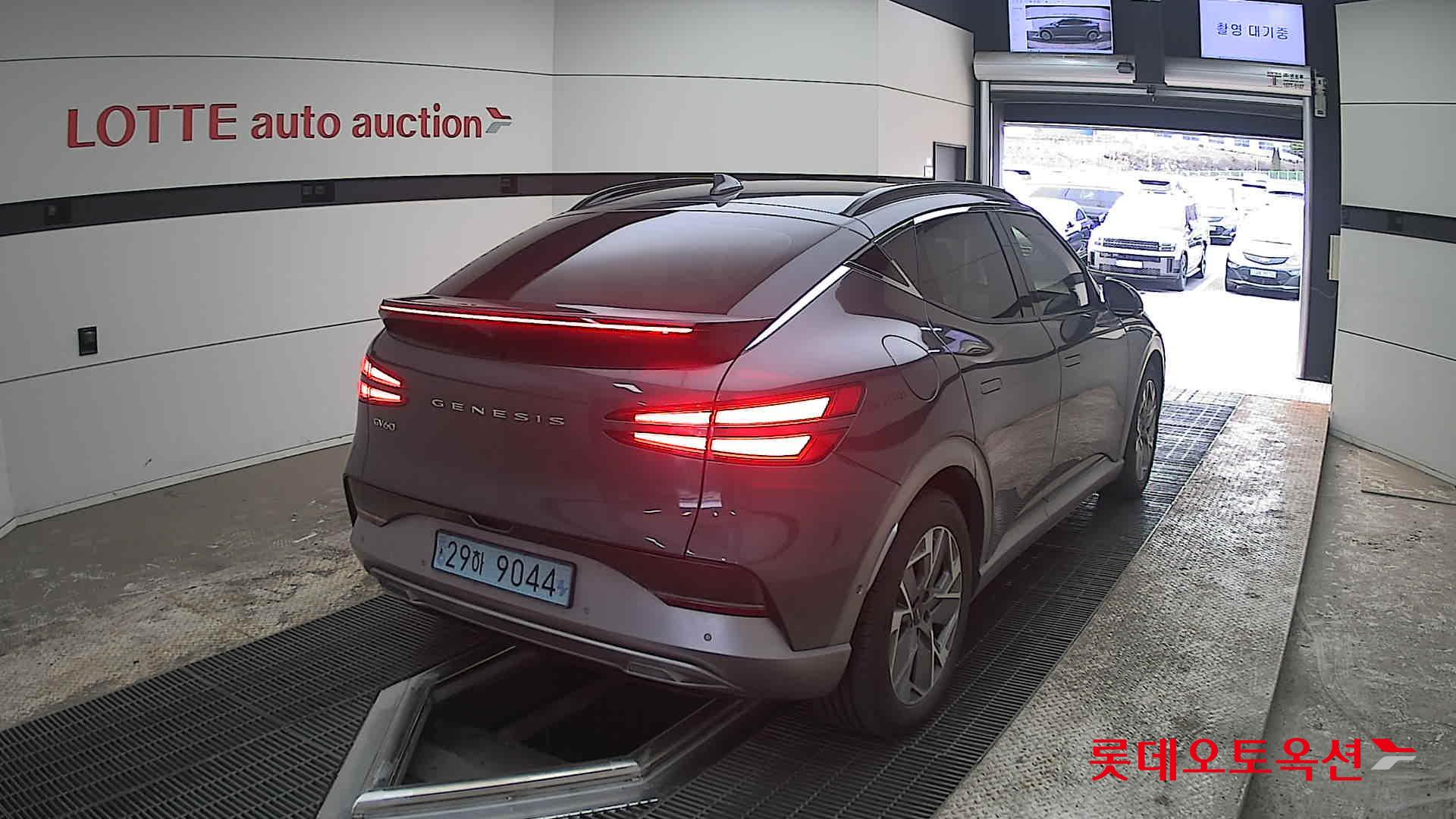 جينسس جي في 60