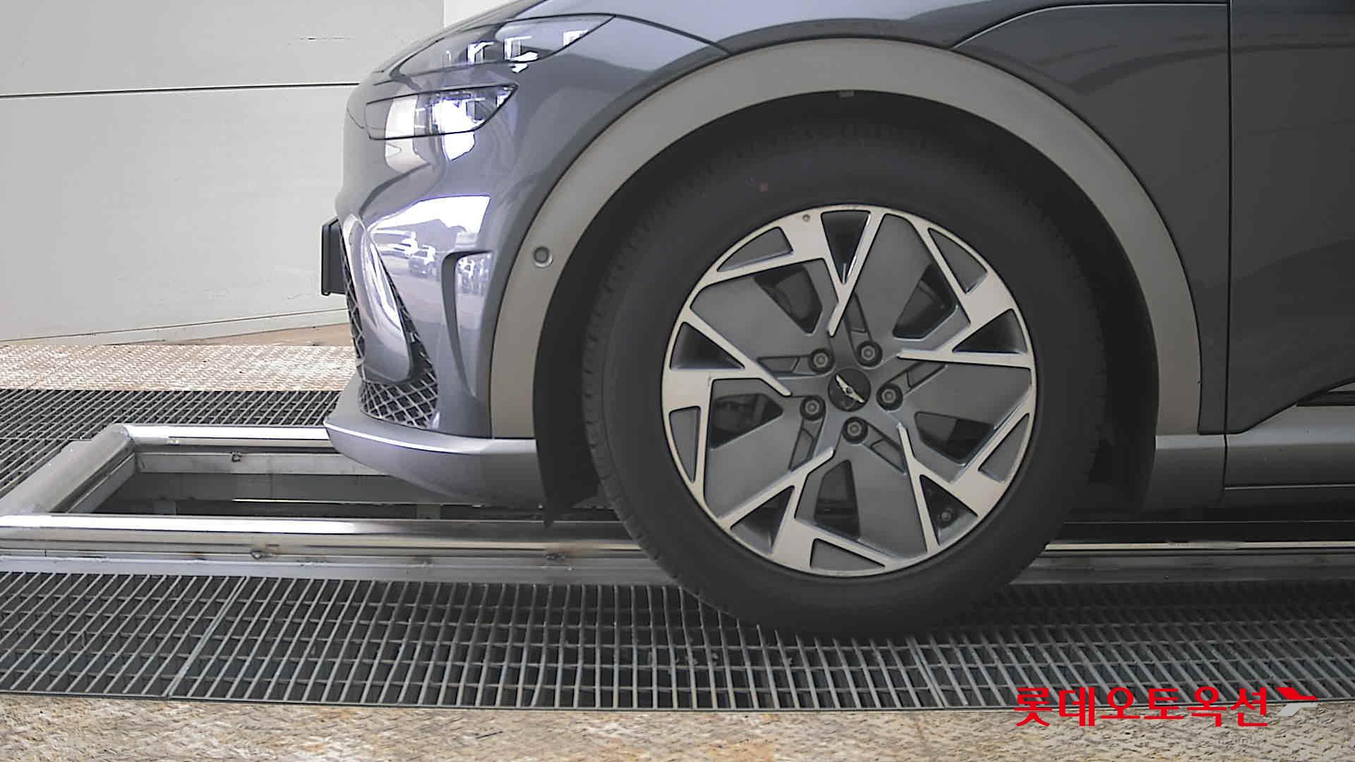 جينسس جي في 60