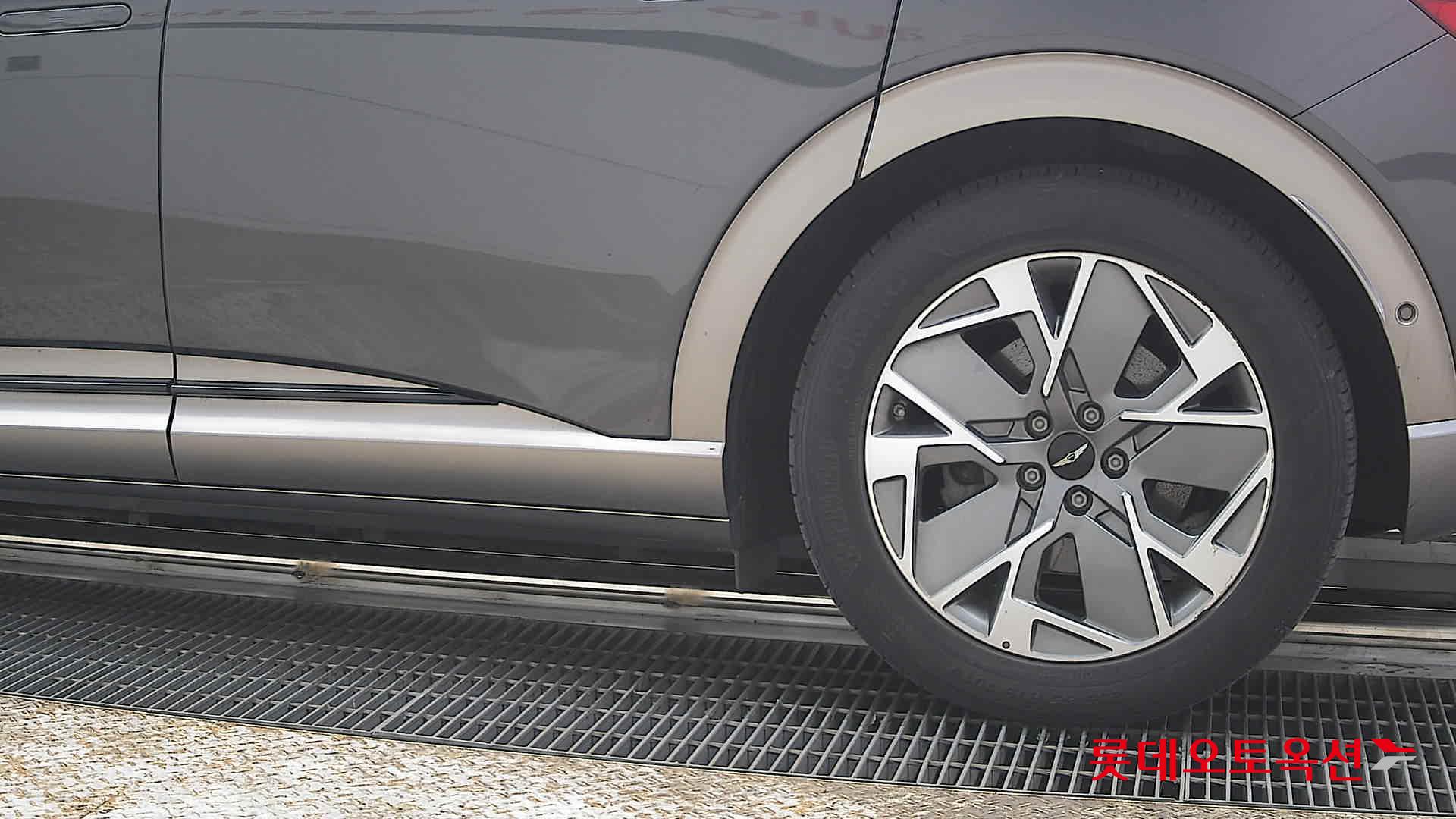 جينسس جي في 60