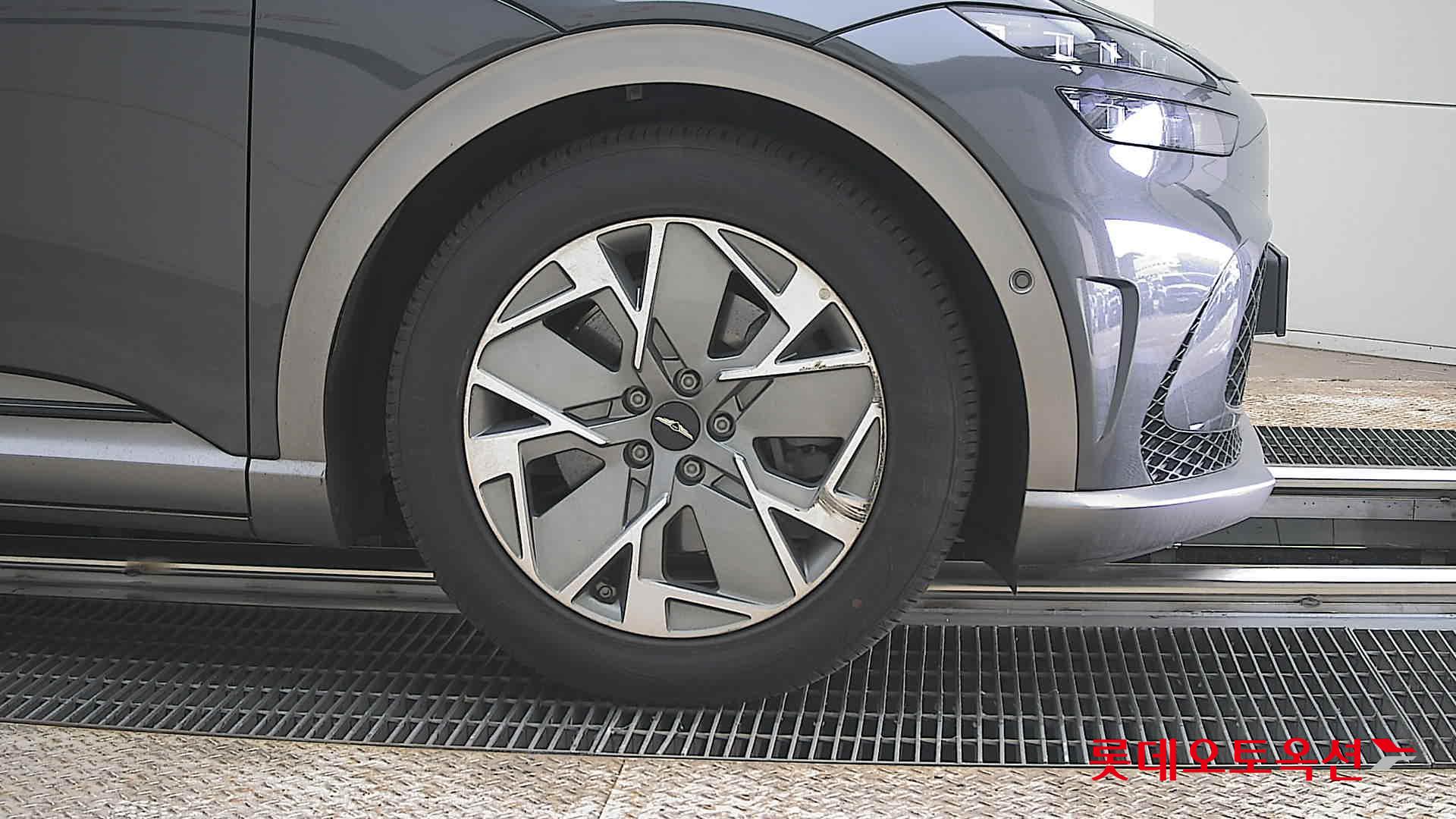 جينسس جي في 60