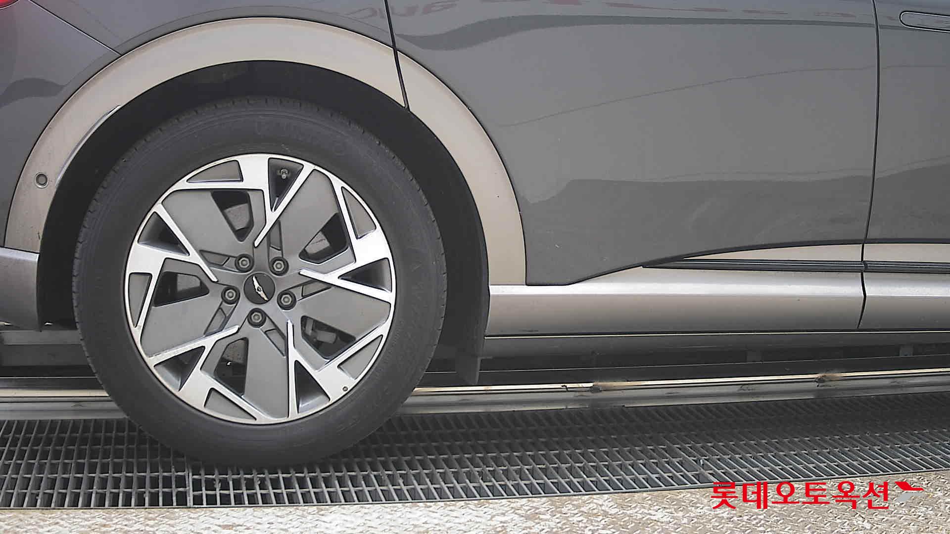 جينسس جي في 60