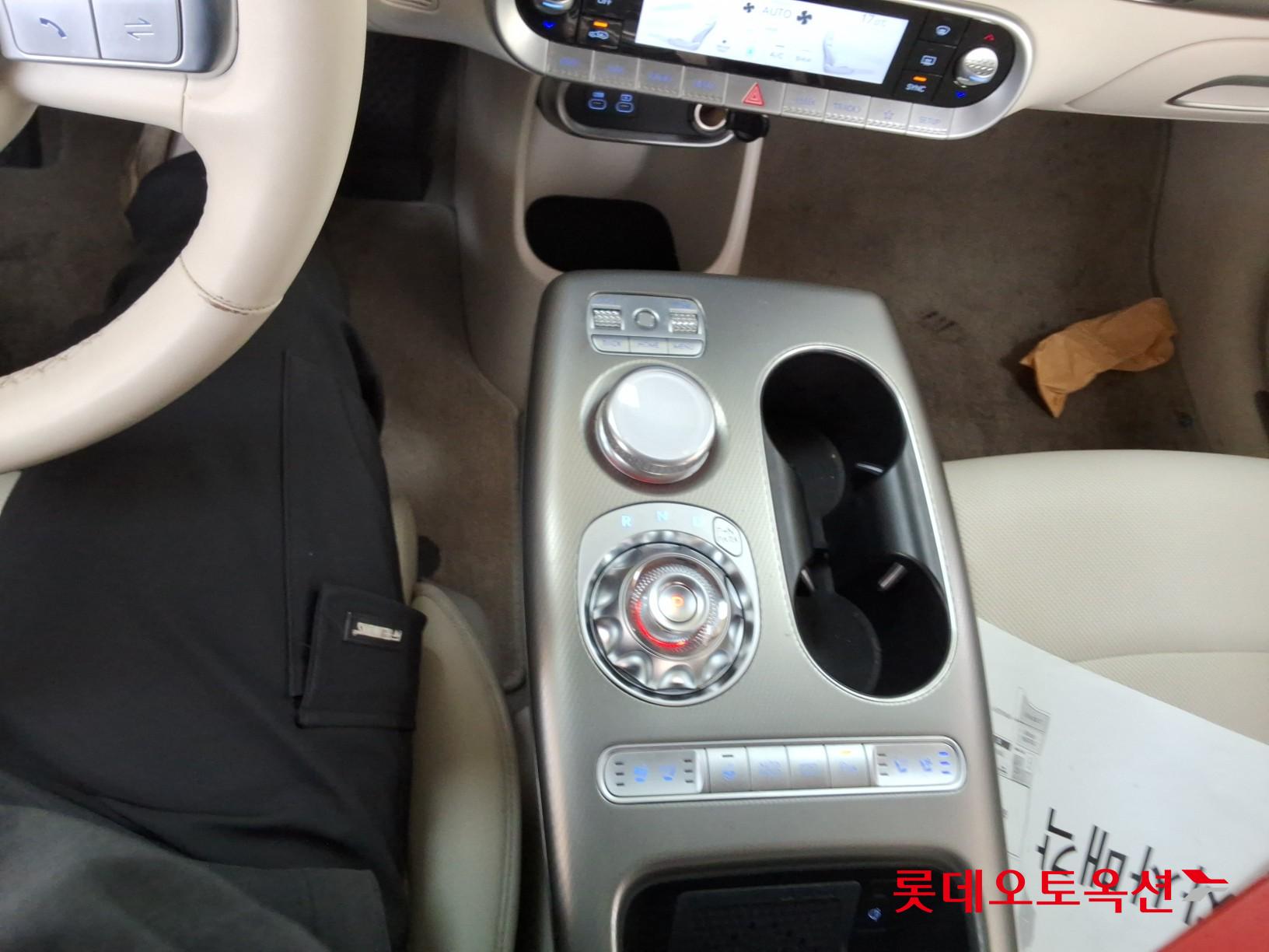 جينسس جي في 60