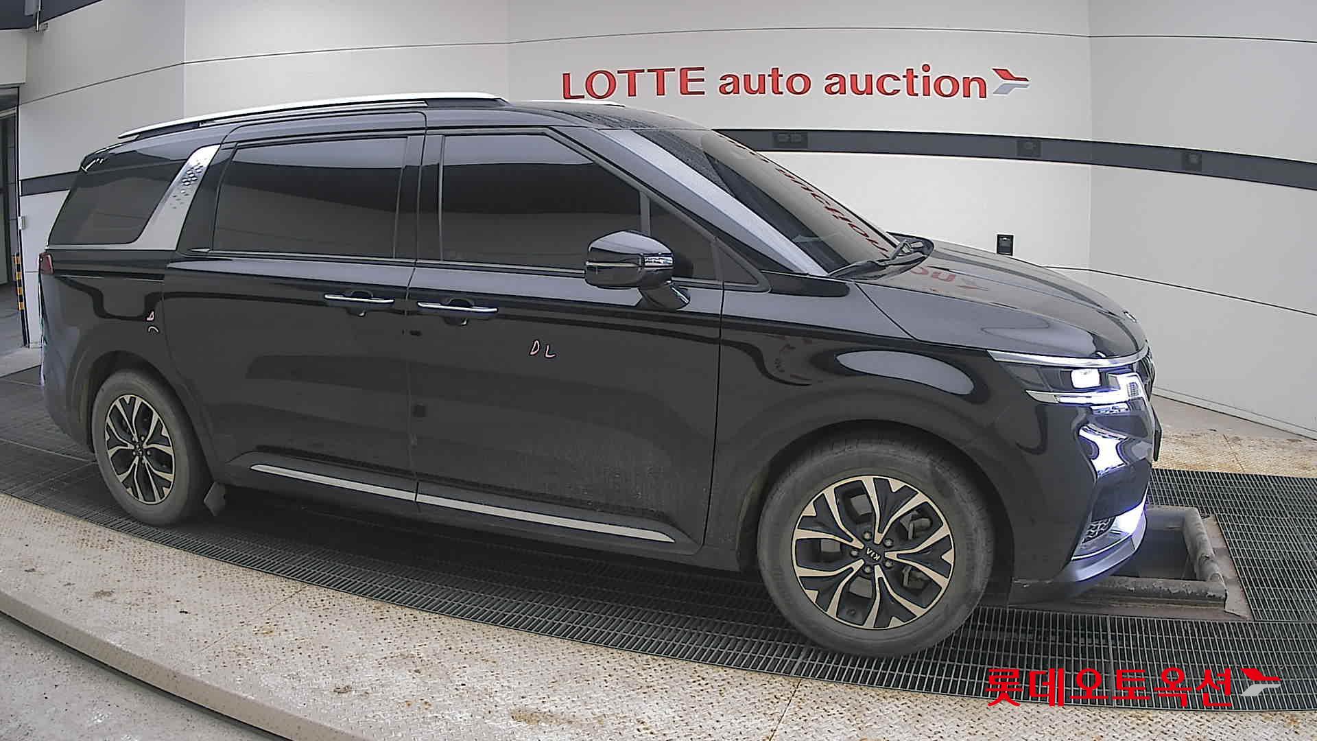 Kia Carnival id 3803791 из Кореи 17