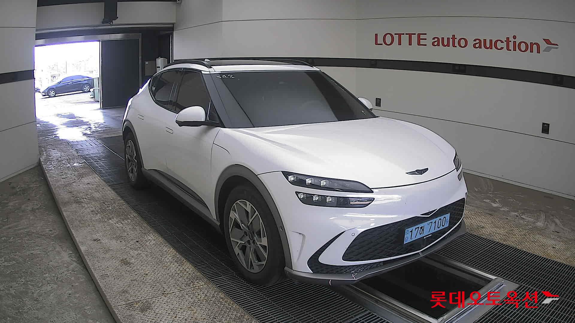 جينسس جي في 60