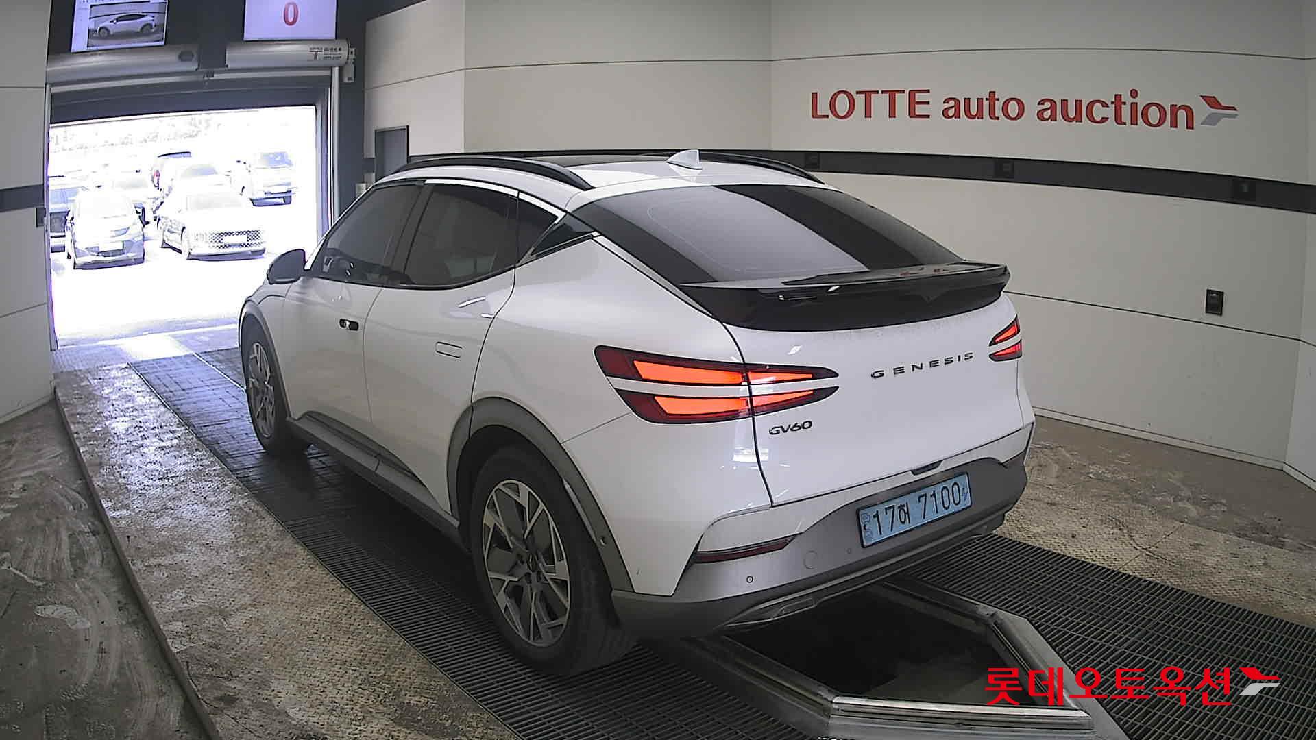 جينسس جي في 60