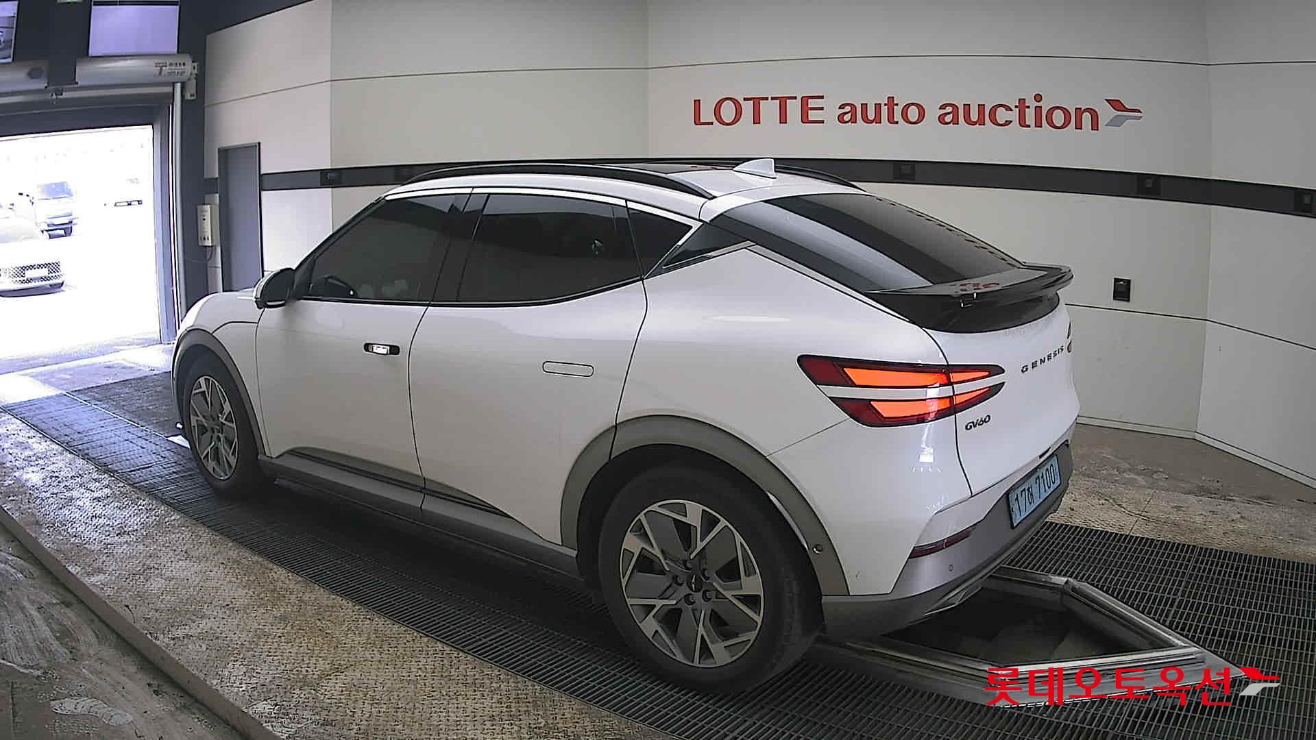 جينسس جي في 60