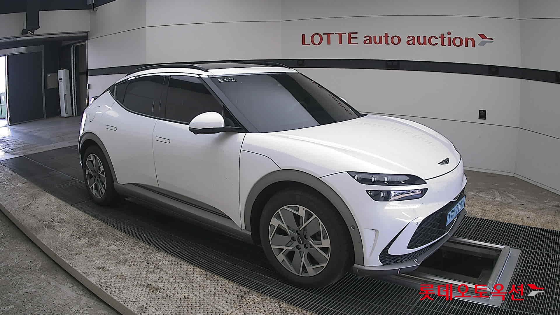 جينسس جي في 60